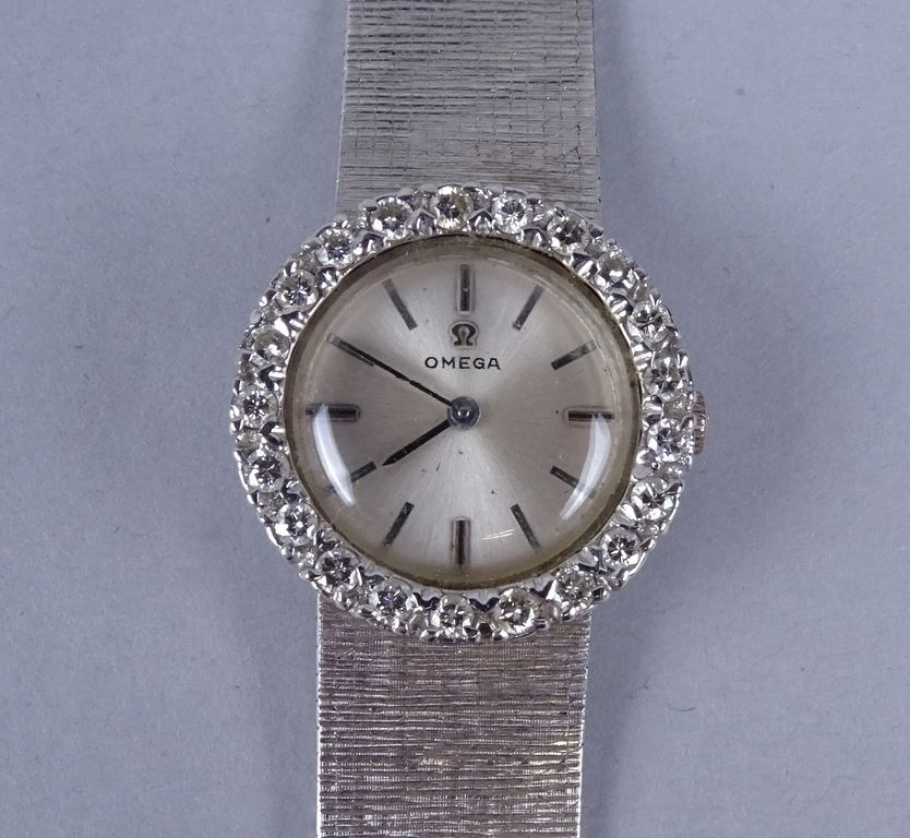Null Bijou: Montre bracelet de dame OMEGA en or blanc 18K cadran serti de 21 dia&hellip;