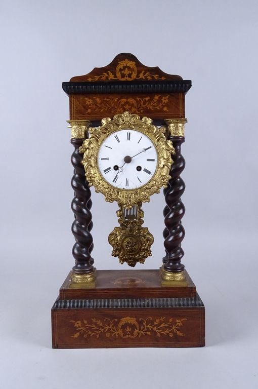 Null Horlogerie: Horloge pendule portique à colonnes torsadées mvt à sonnerie et&hellip;