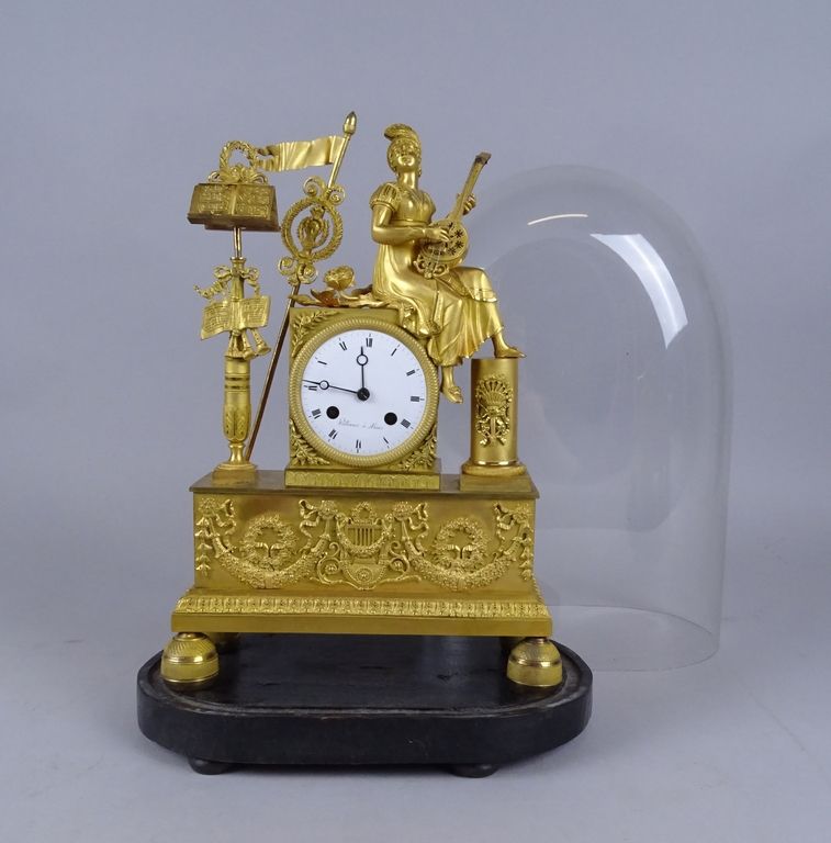 Null Uhren: Empire Standuhr aus vergoldeter Bronze mit Williams Zifferblatt in M&hellip;