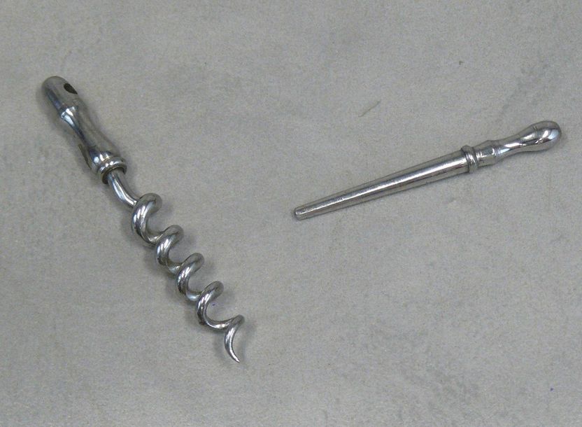 Null a rare corkscrew in polished iron in two parts, late 18th century - H 8 cm