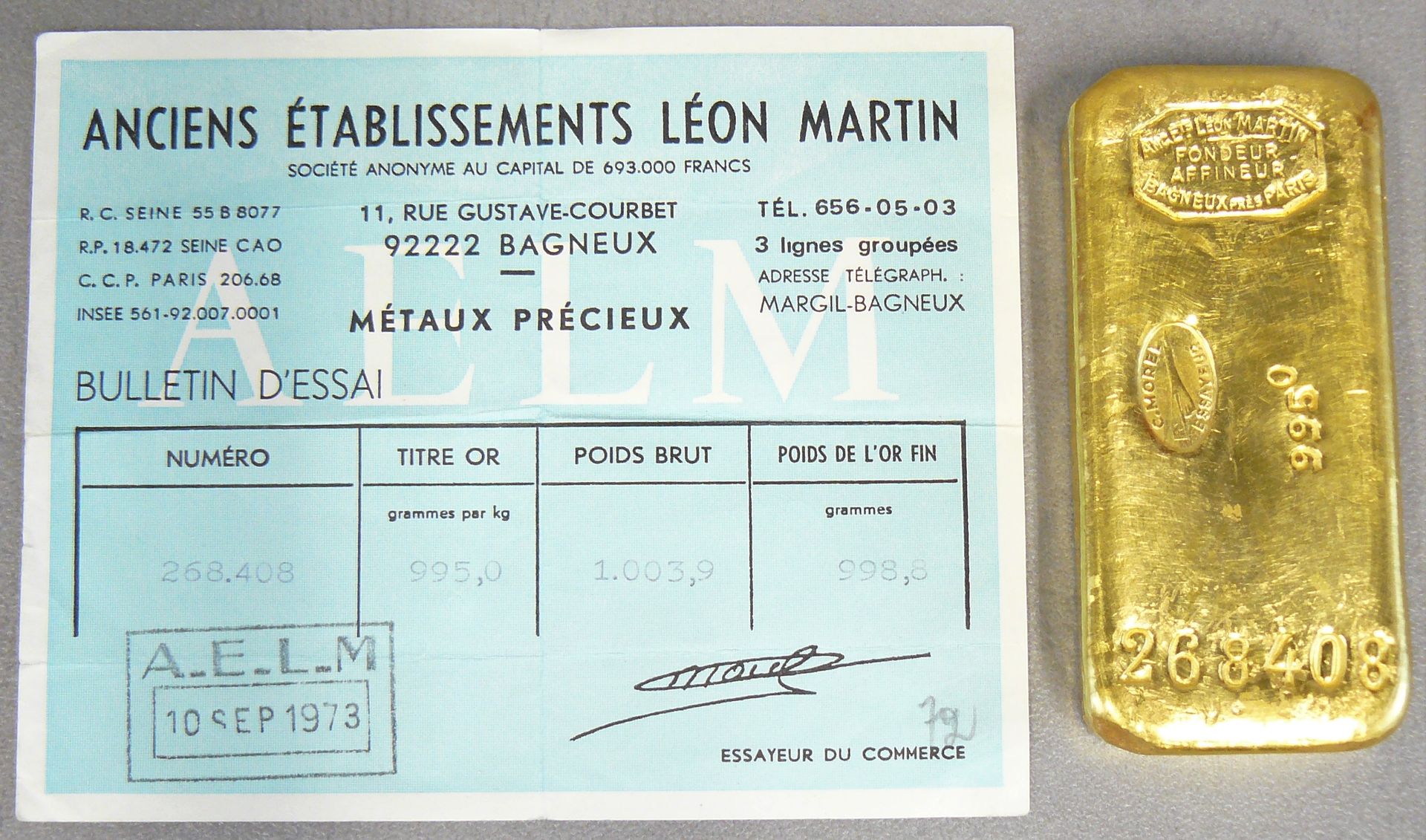 Null 
一枚金锭及其1973年9月10日的Léon Martin第268-408号化验证书 - 重量1003,9克，温度995°/°°°° - 减少的买方费&hellip;