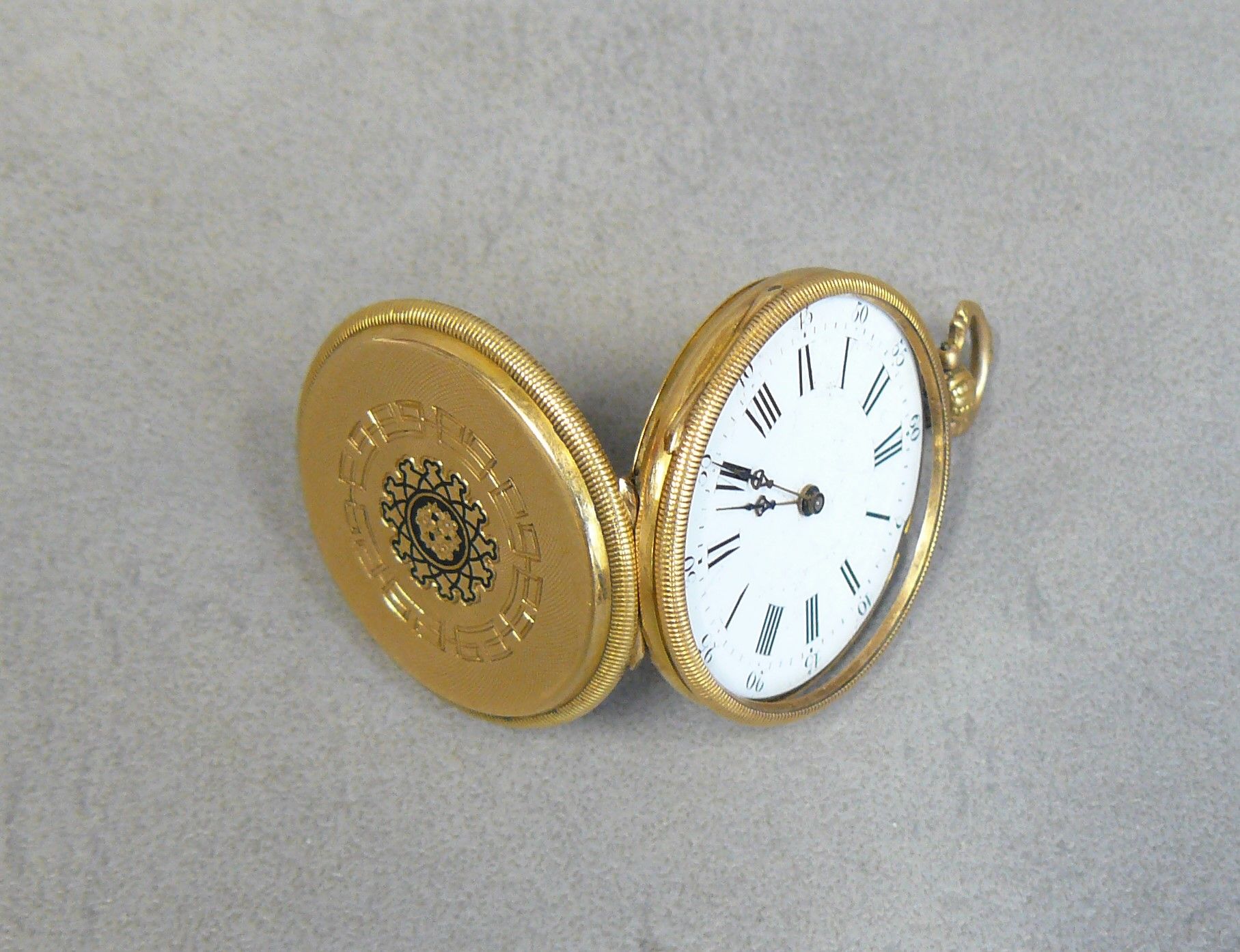 Null Reloj de cuello de oro (caballo), el fondo con una roseta esmaltada en negr&hellip;