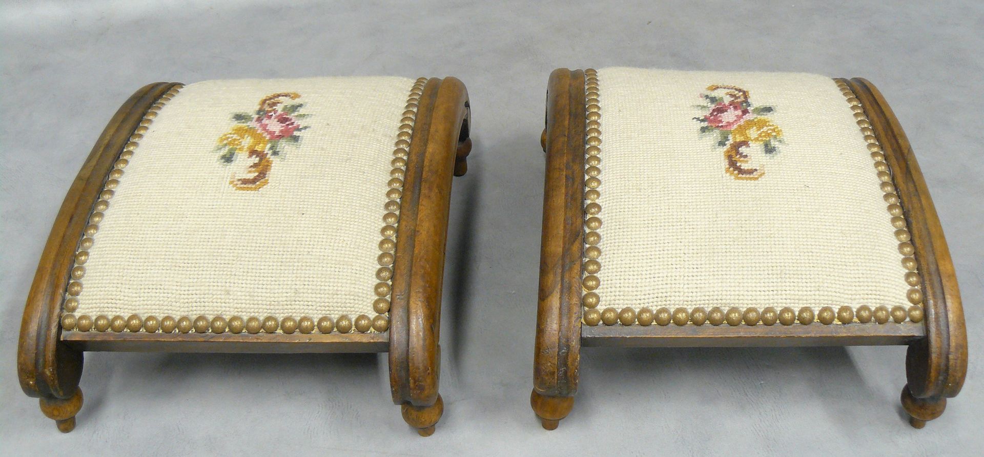 Null two footrests in the shape of a bridge L 32 cm, wood and tapestry