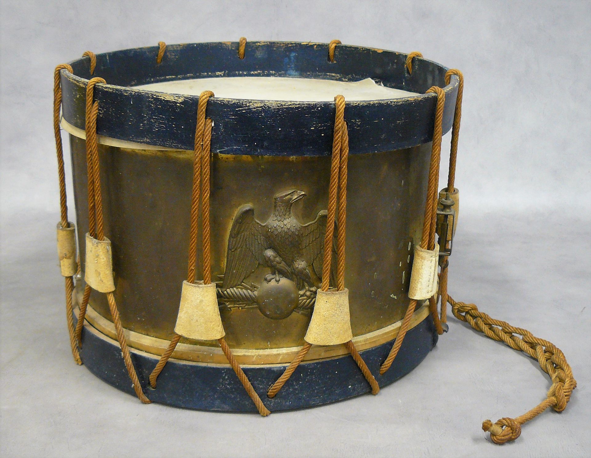 Null a military drum (incomplete and damaged) Second Empire period H 28 cm - Ø 4&hellip;