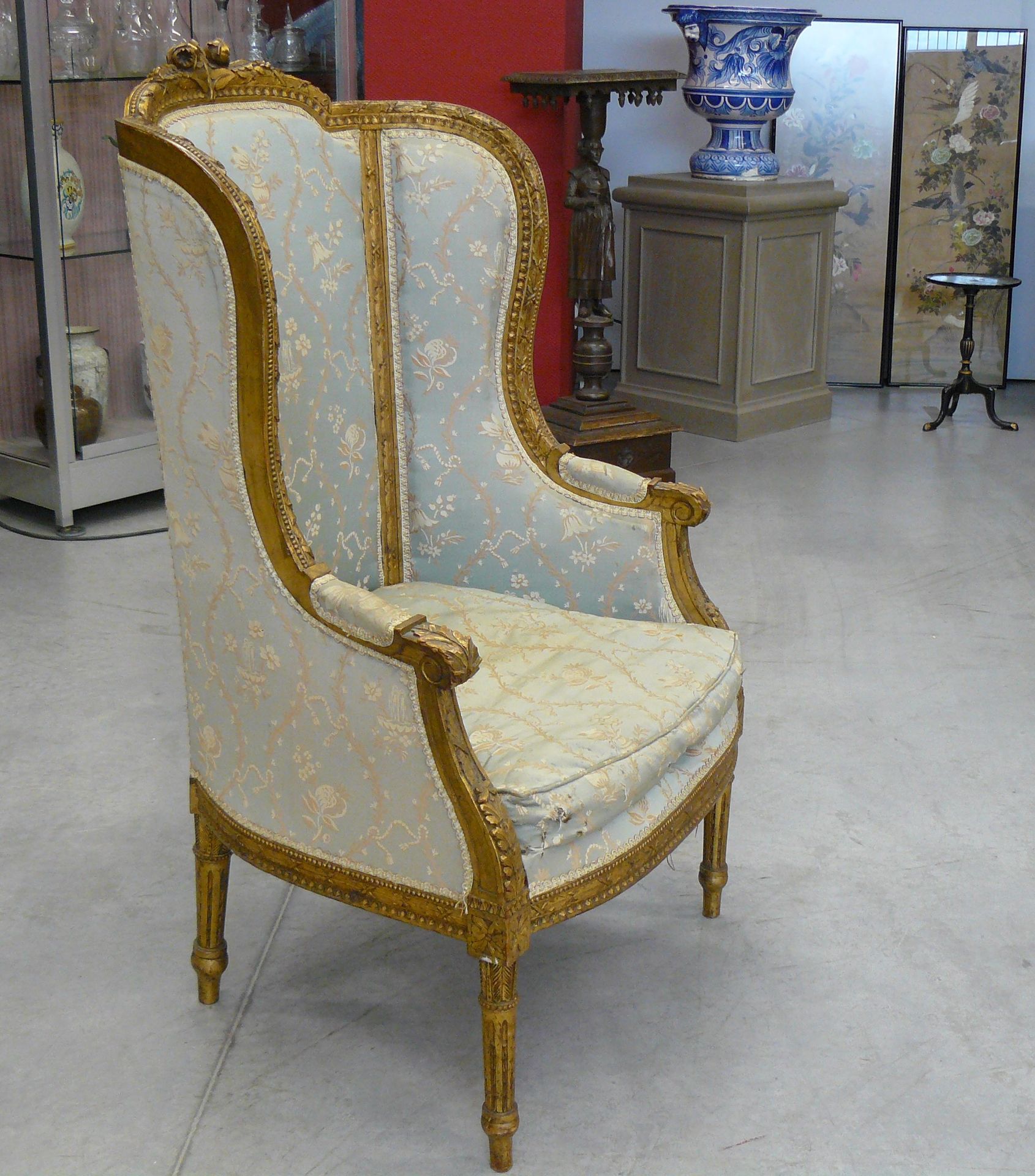 Null 一把过渡风格的鎏金木牧羊人椅，圆润的脸颊，雕刻着叶子，用花丝修饰，属于这个时期。拿破仑三世时期 - 高115.5厘米，宽69厘米