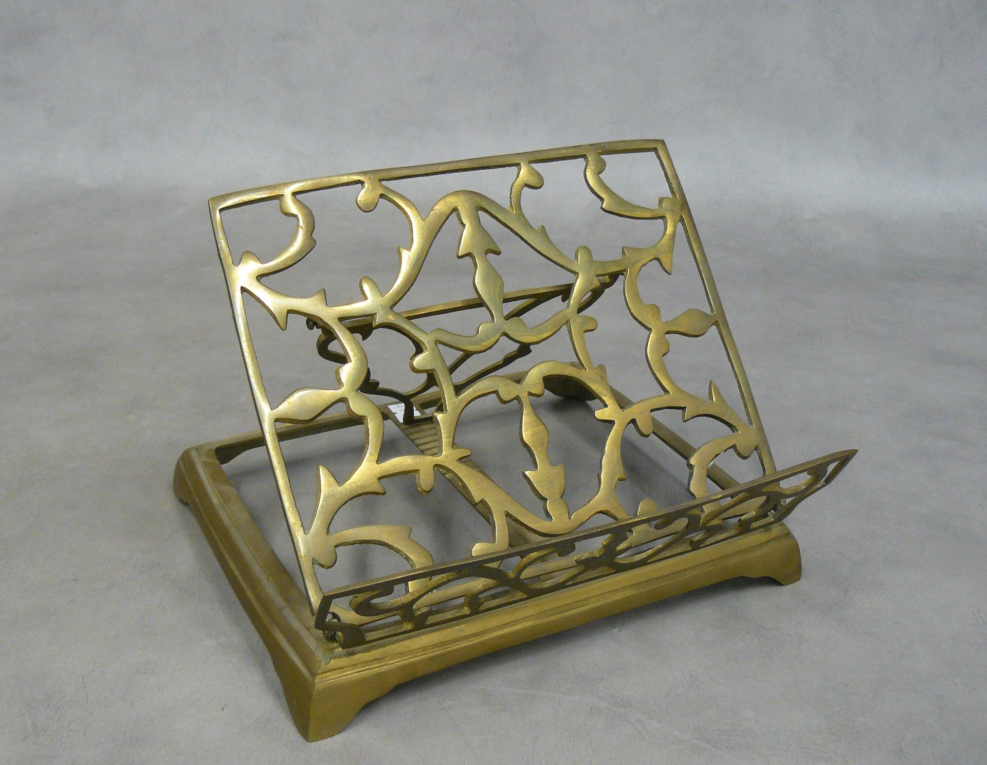 Null small folding lectern in brass
