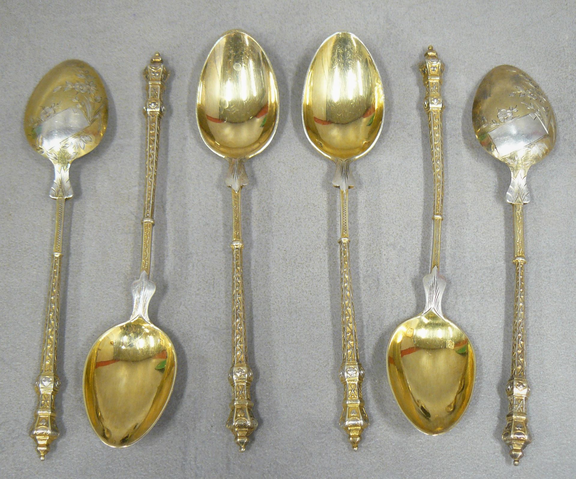 Null six vermeil coffee spoons (minerva) chased with flowers and a paper leaf - &hellip;