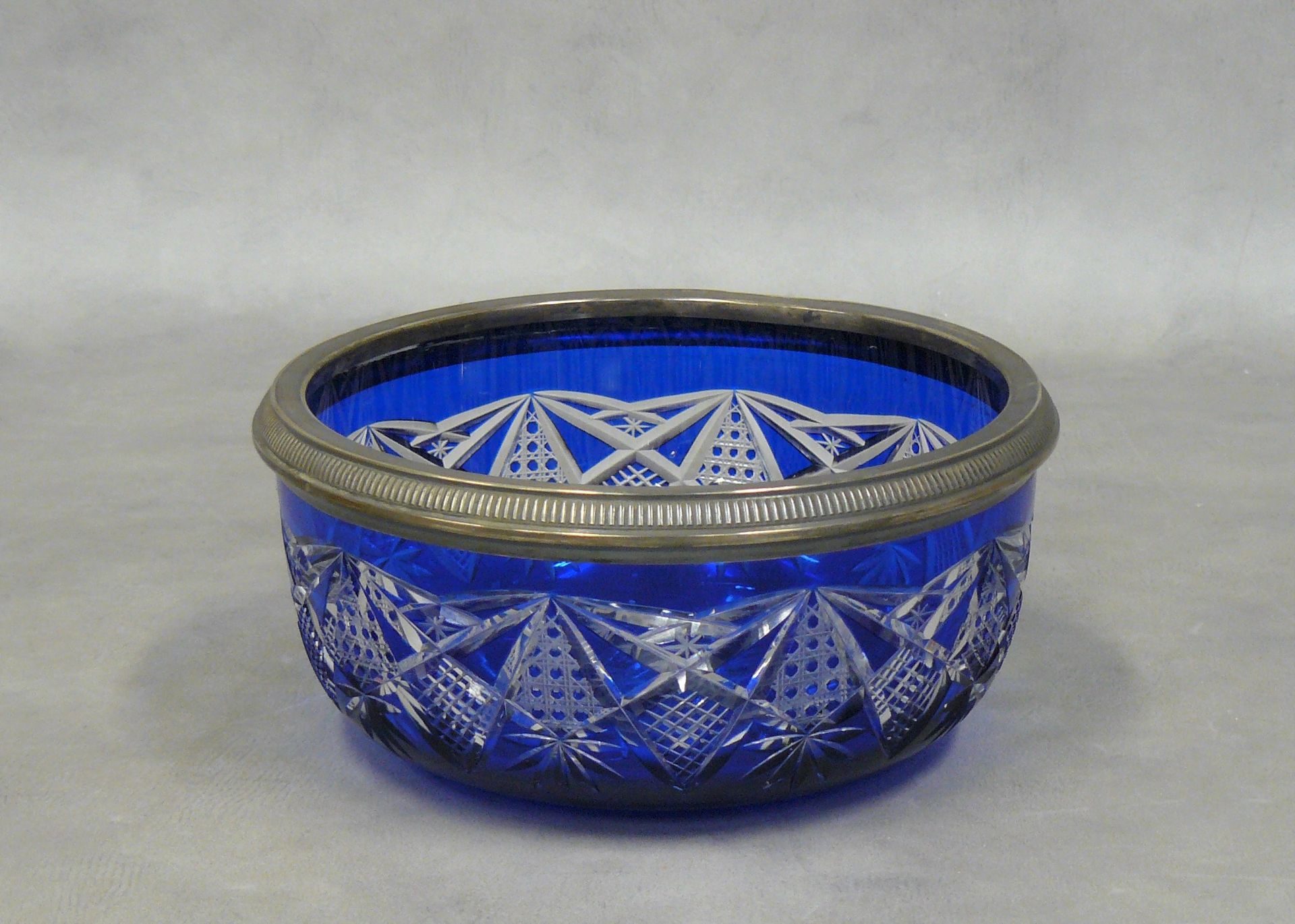 Null 蓝色玻璃碗，银质安装（Minerva）--高9.5厘米，直径21.5厘米