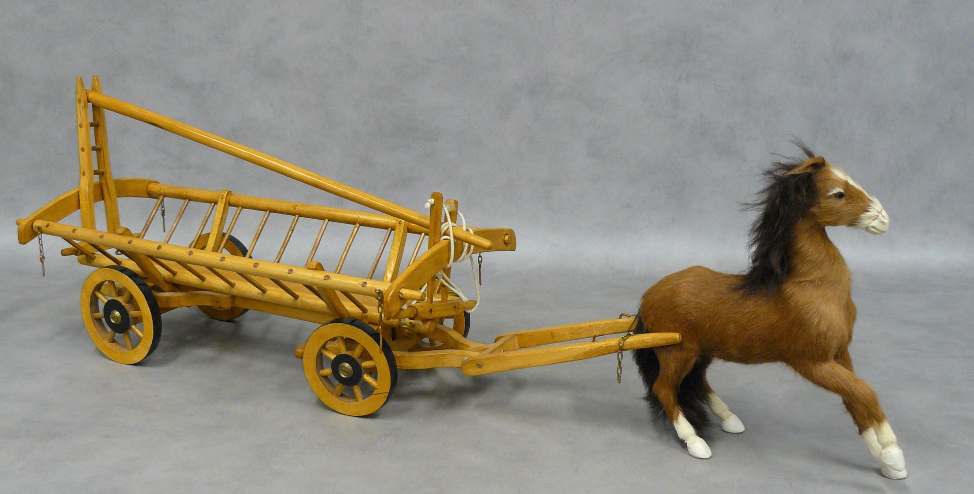 Null a toy hay wagon in wood - L 70 cm; joined a horse (toy)