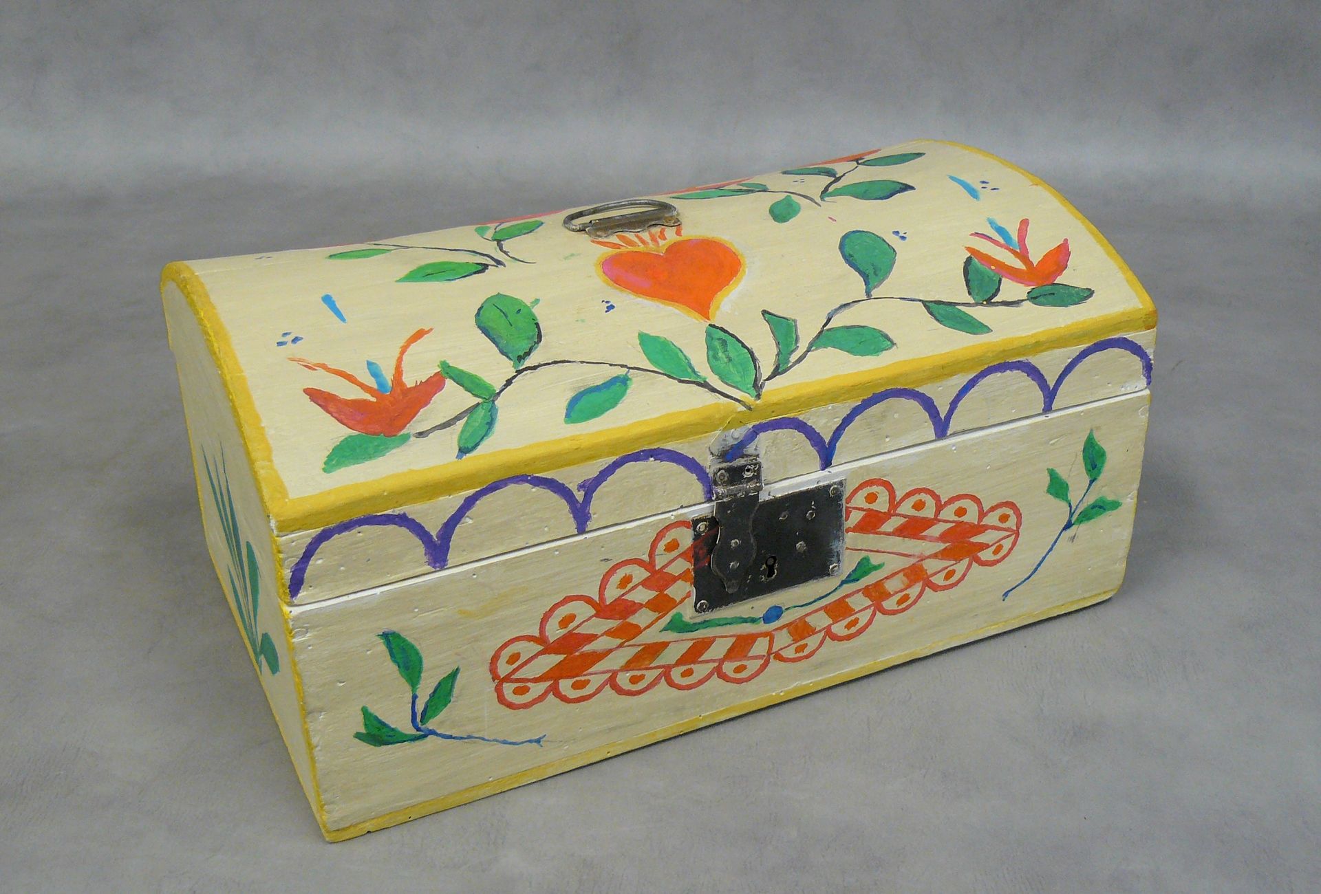 Null a box with a domed lid (repainted on a white background) with floral decora&hellip;