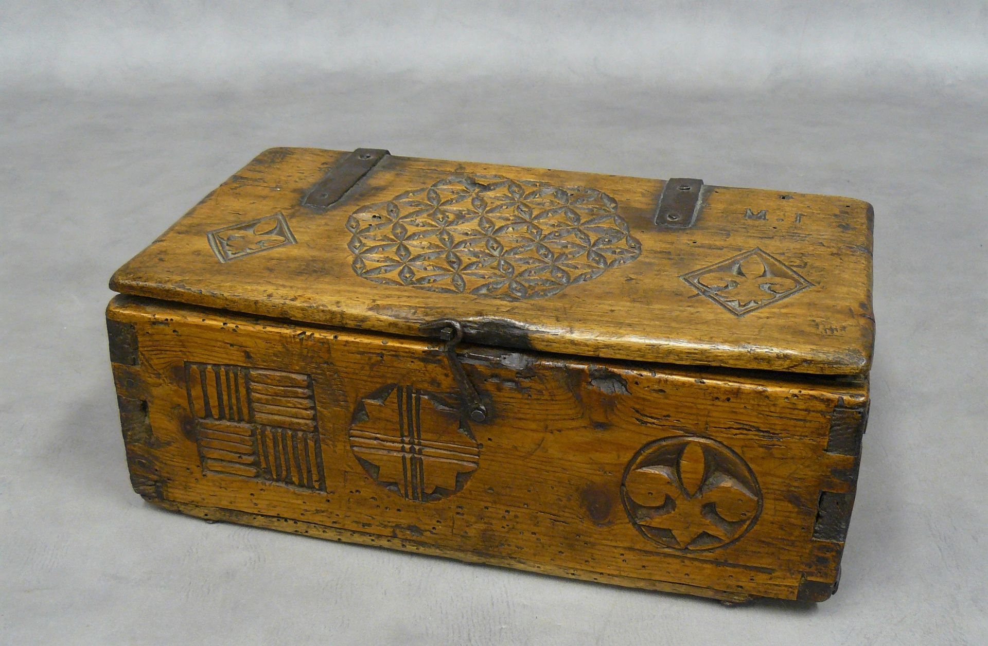 Null a wooden box carved with fleur-de-lis in lozenges and a network of rosettes&hellip;