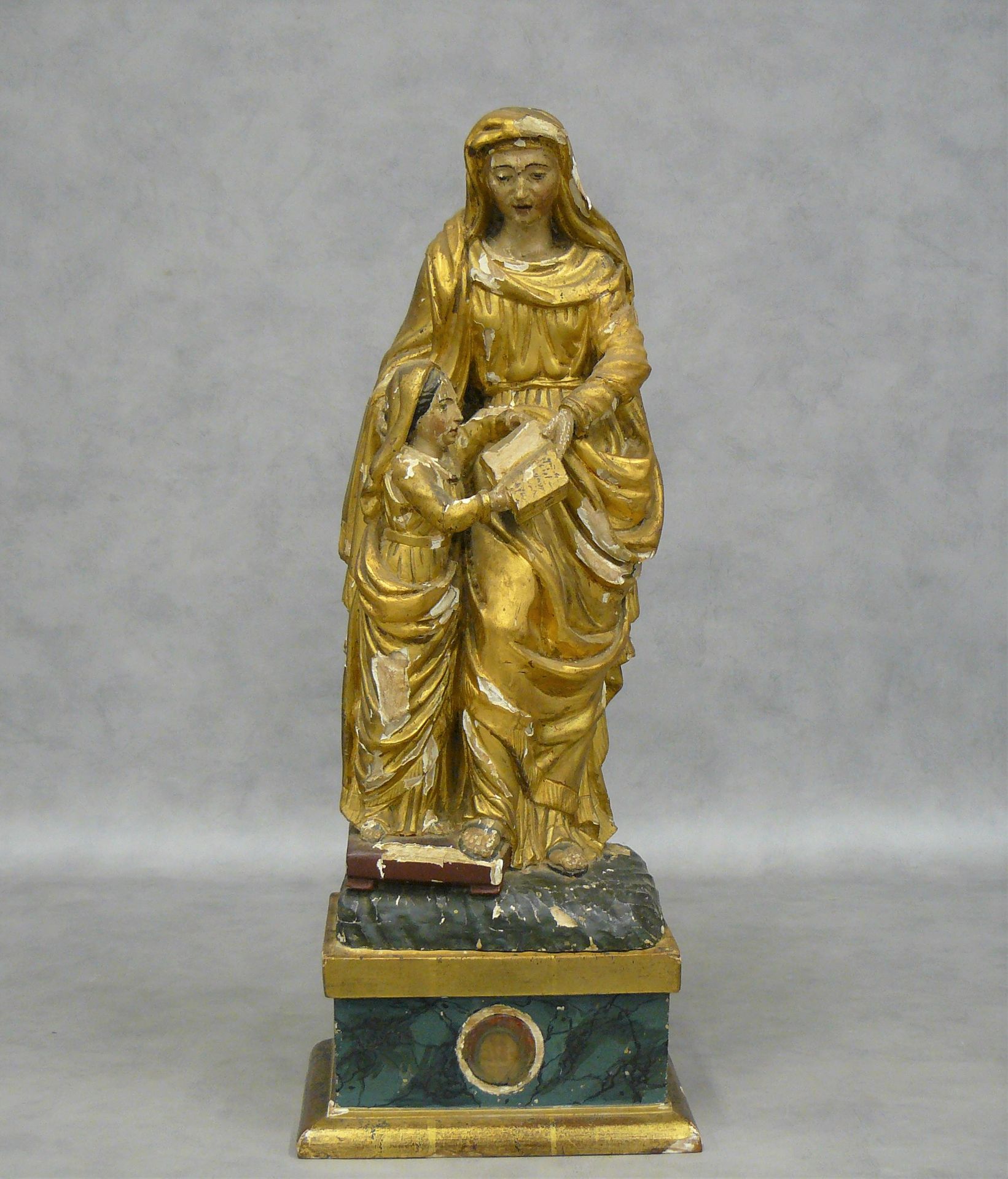 SAINTE ANNE 圣安妮教育圣女：雕刻和镀金的木制雕像（事故和缺失的部分），放置在绿色大理石漆面的木制底座上，包括一个指定的圣安妮灵位 - 高56厘米（底&hellip;