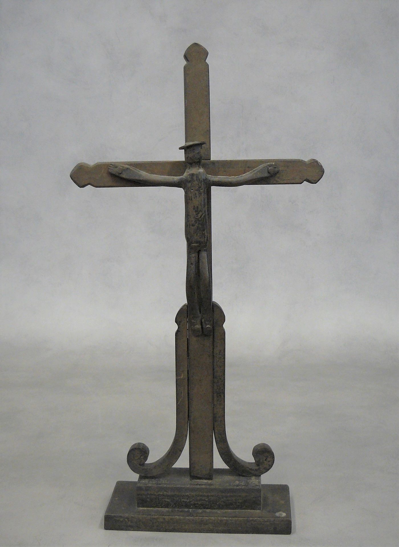 Null A wrought iron crucifix, the cross flanked by volutes. Early 20th century -&hellip;