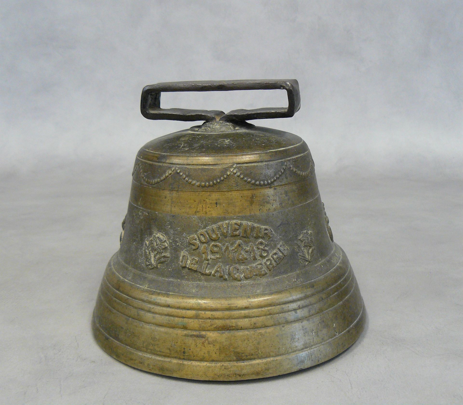 Null a bronze bell designated : Obertino-Suisse La Sarraz and Souvenir de la gue&hellip;