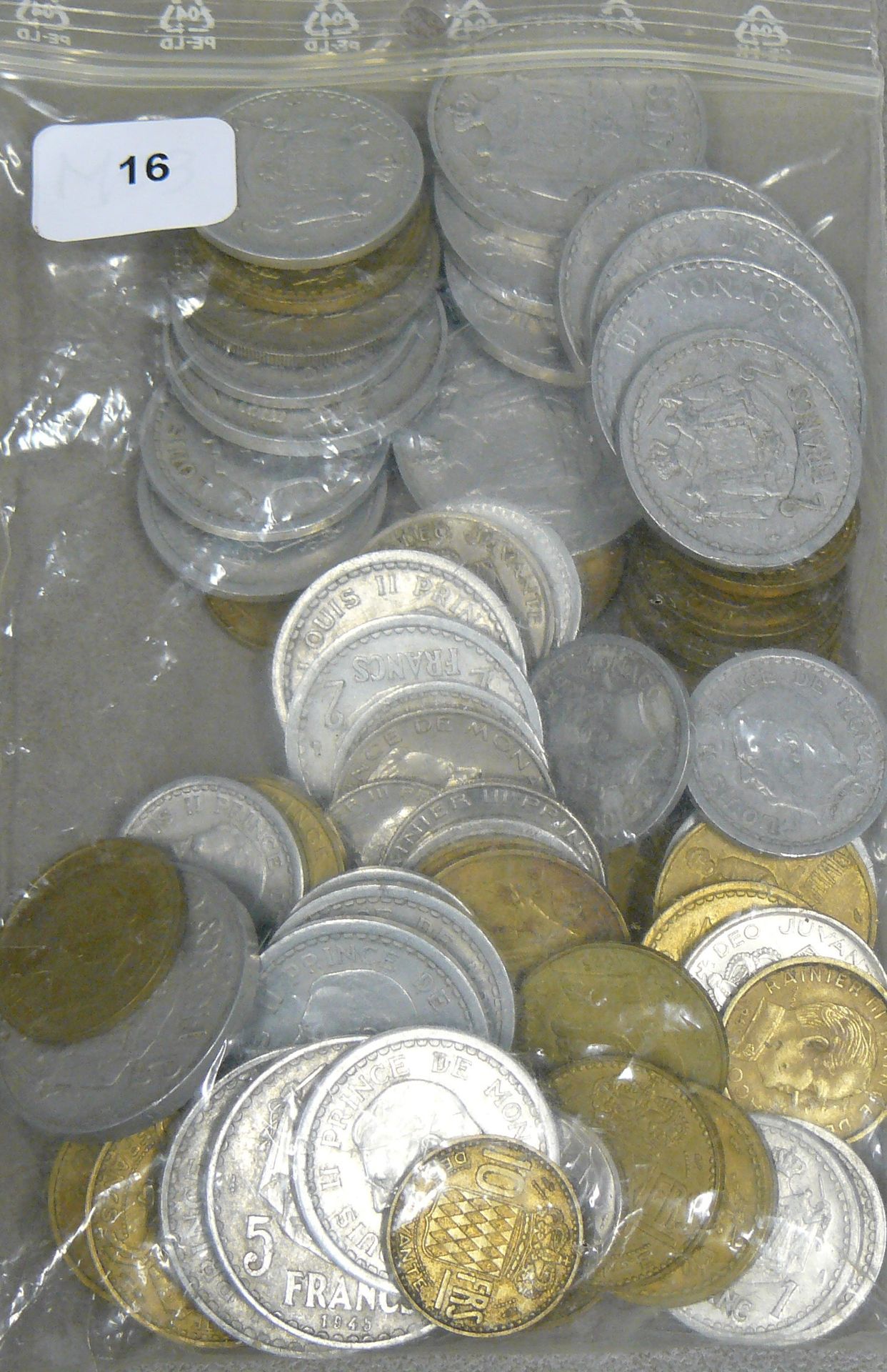Null Monaco - un lot de 80 petites monnaies diverses - Année, métaux et états di&hellip;