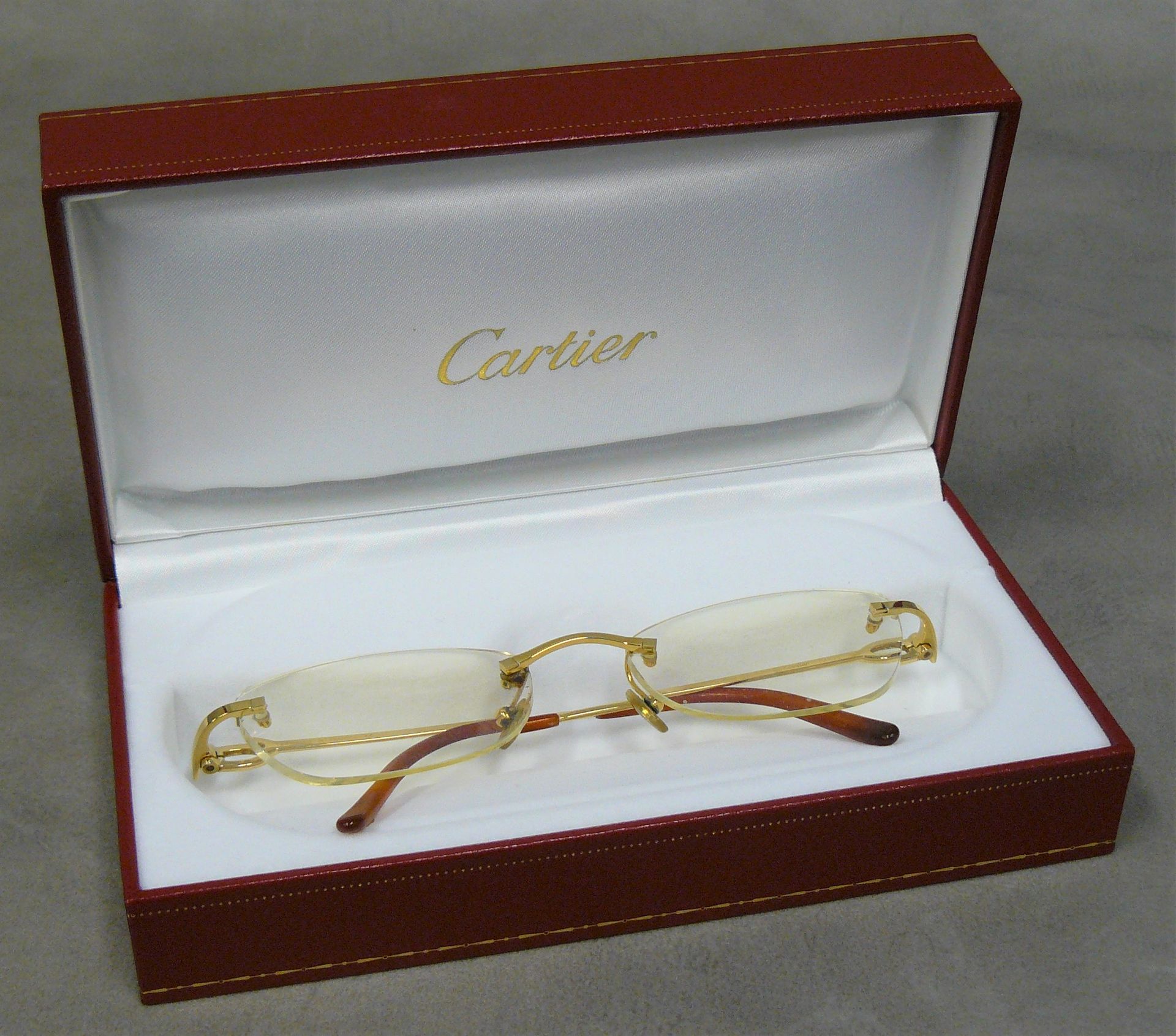 CARTIER Must von CARTIER: eine Brille Nr. 3617429 in ihrer Schatulle