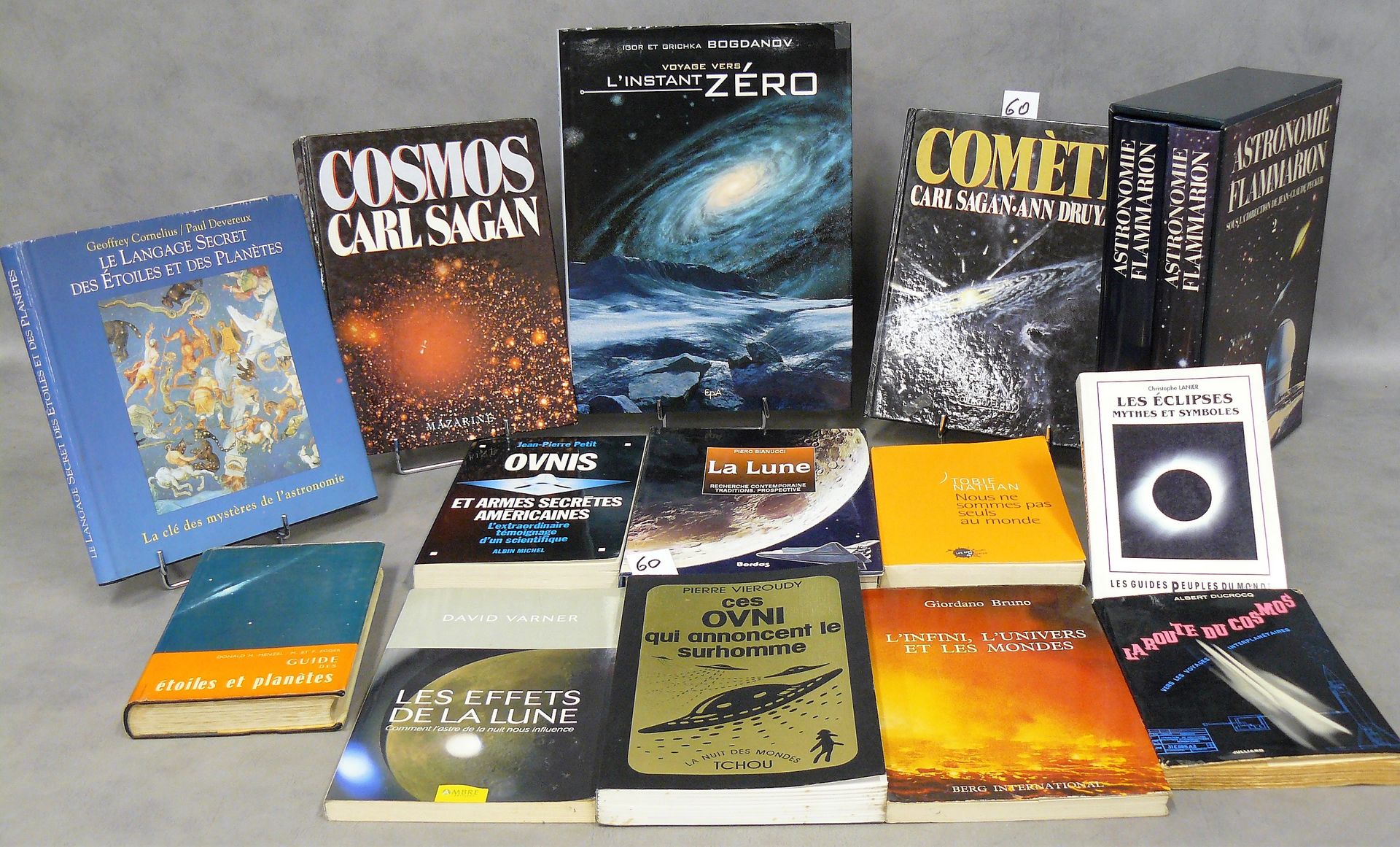 Astronomie,Ovnis 一套14本关于天文学和UFO的书，包括:天文学 弗拉马利翁双联盒装