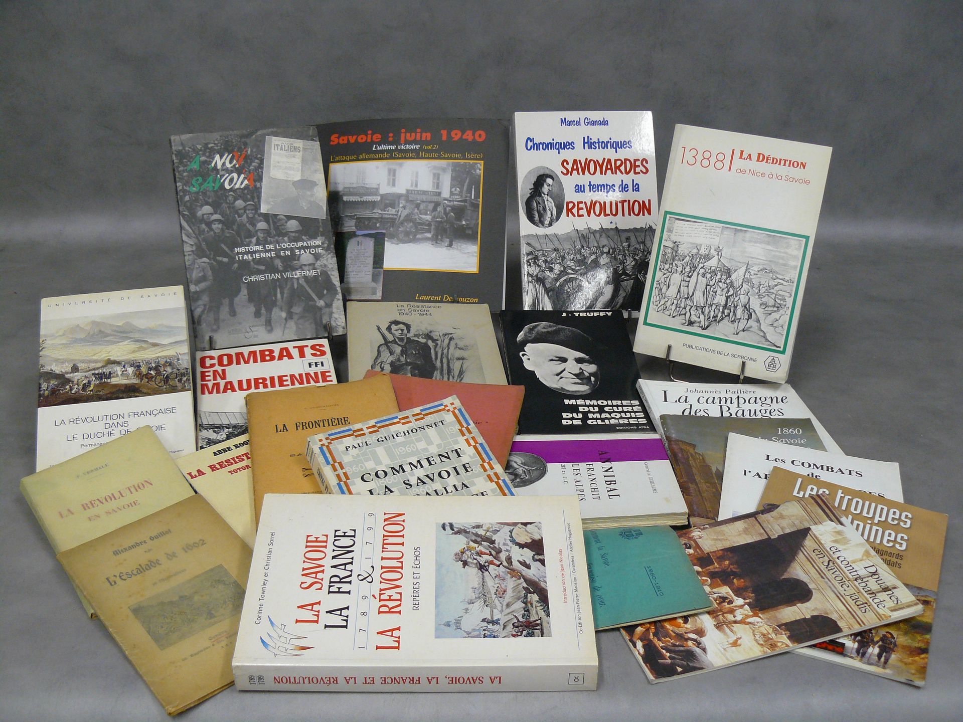 SAVOIE set di 22 libri sulla Savoia tra cui: La Savoia nel 1940 di Demouzon