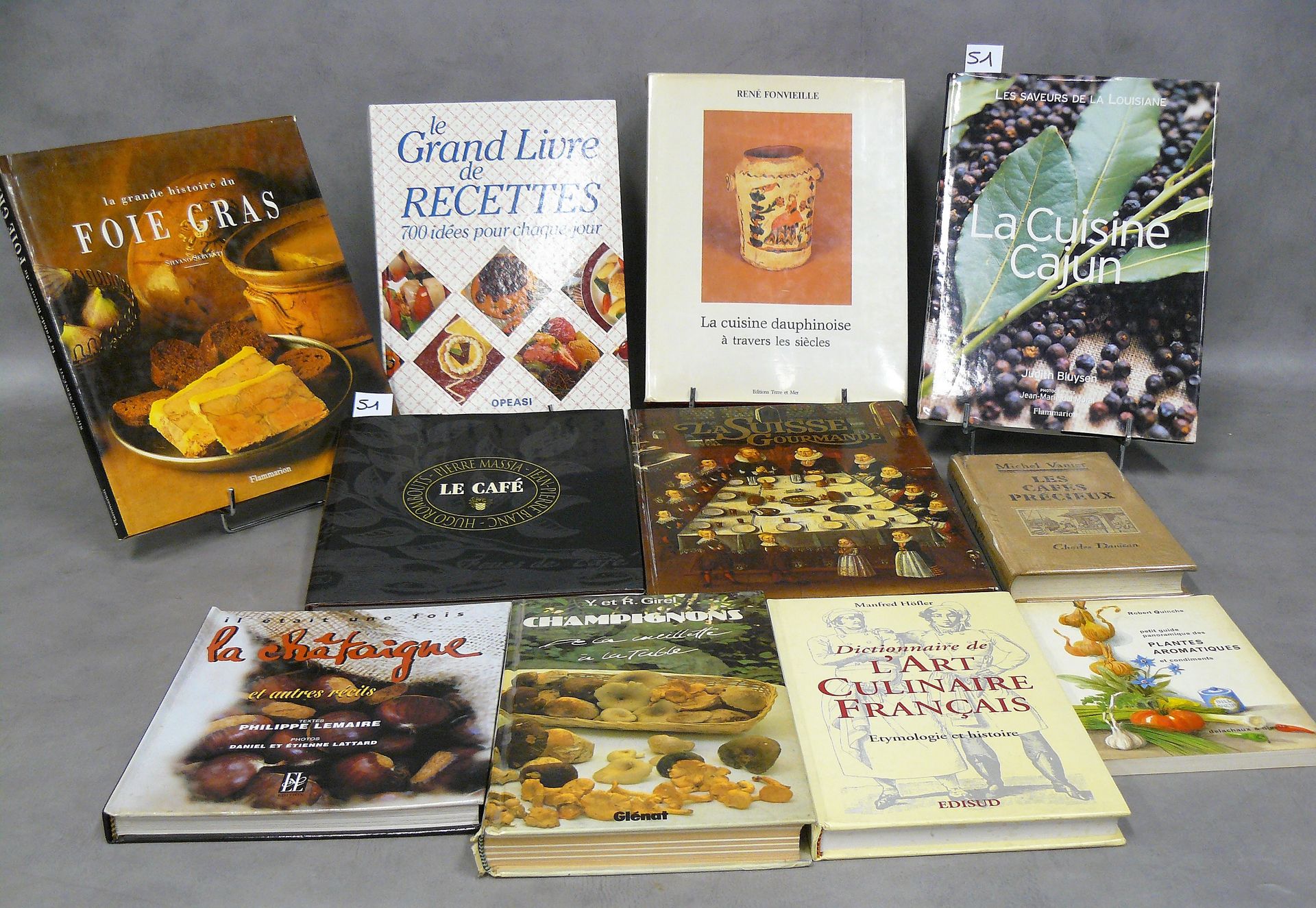CUISINE 一套11本关于烹饪的书籍，包括：La cuisine dauphinoise à travers les siècles
