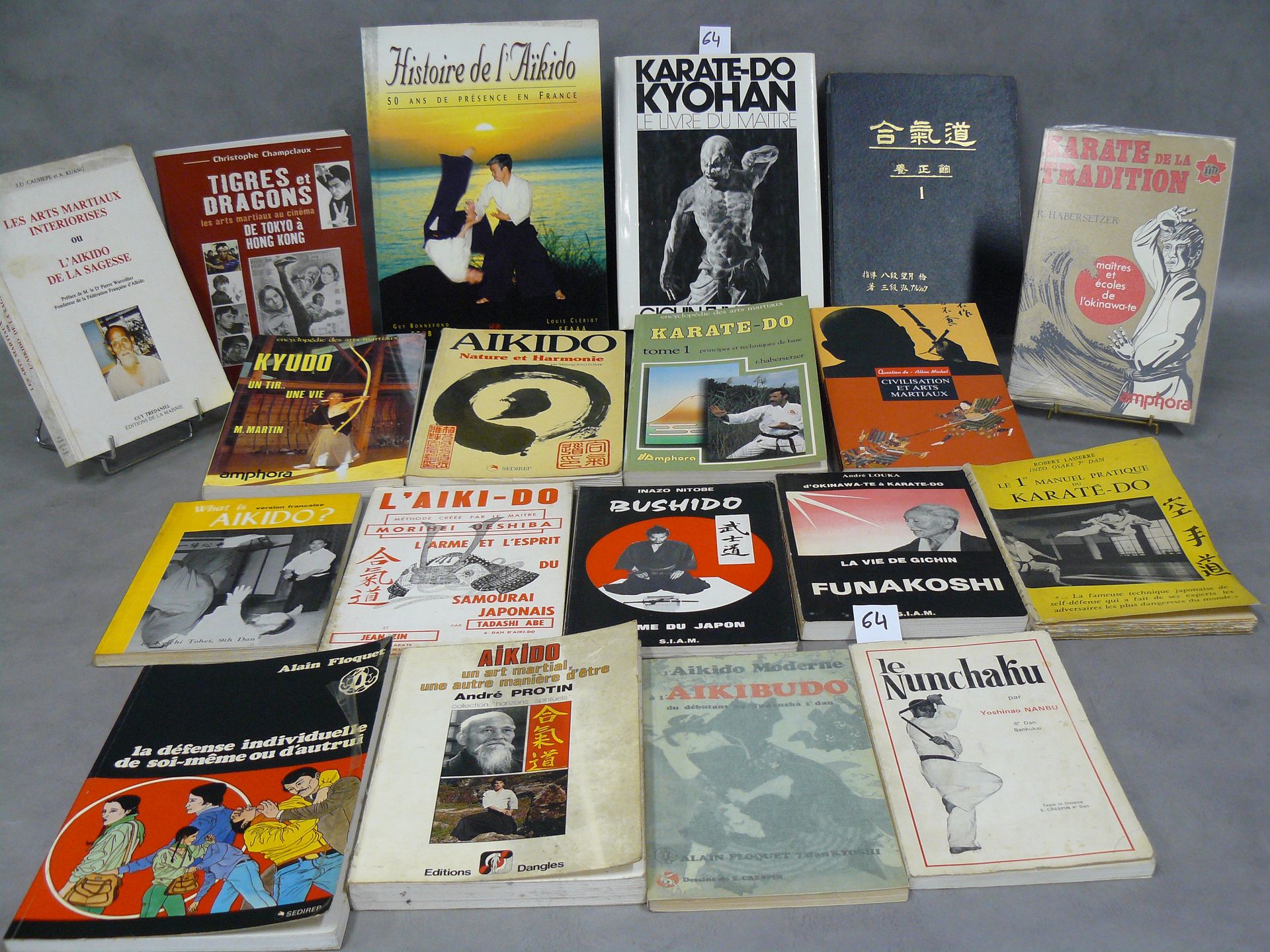 Arts Martiaux lot of 19 books on martial arts including : Kyudo a shot a life