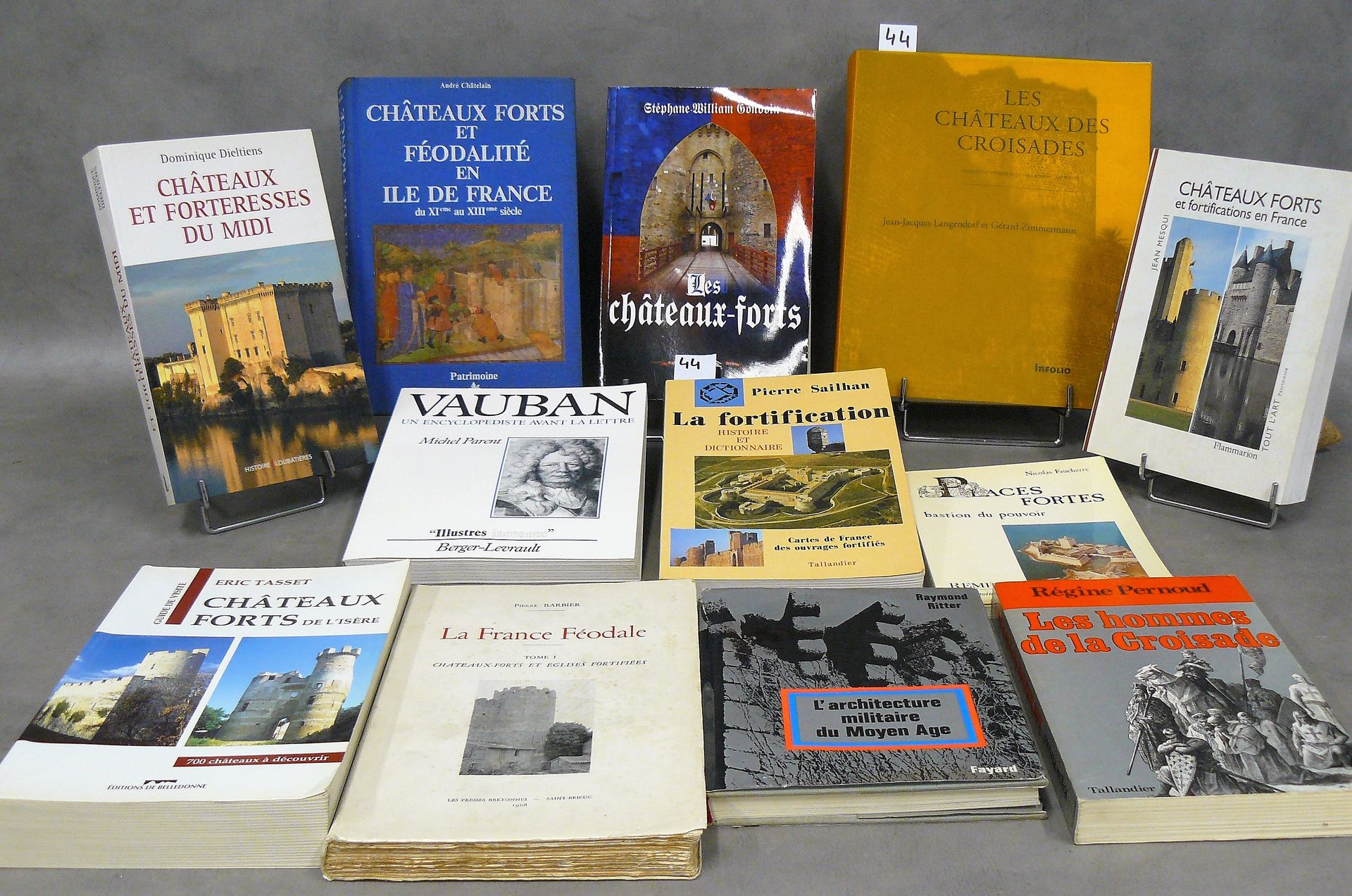 Châteaux lot of 12 books on castles including: the castles of the crusades