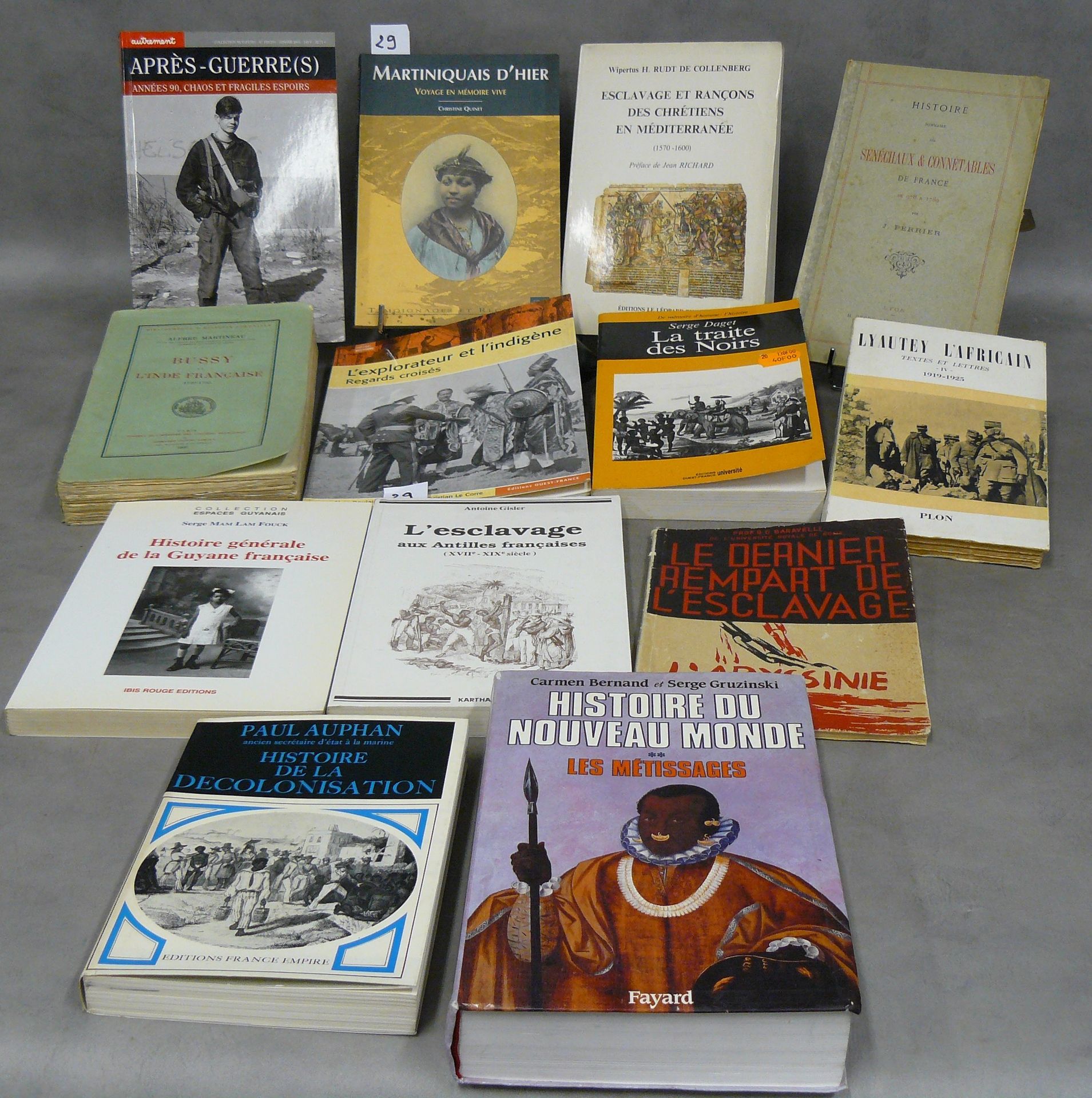 ESCLAVAGE Lot von 13 Büchern über Sklaverei, darunter: Das letzte Bollwerk der S&hellip;