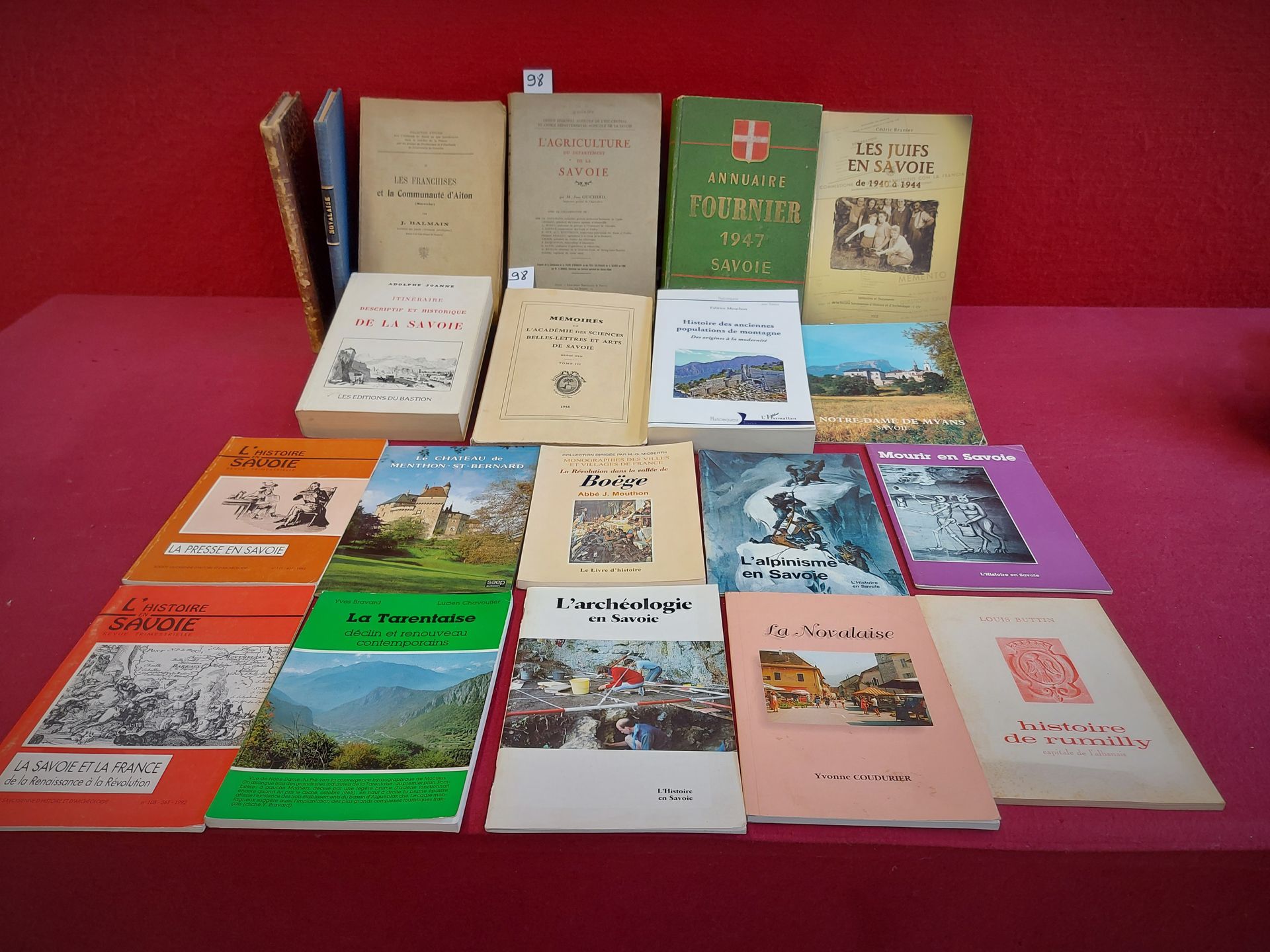 SAVOIE 关于萨瓦省的一套8本书和40张传单，包括：萨瓦省的农业