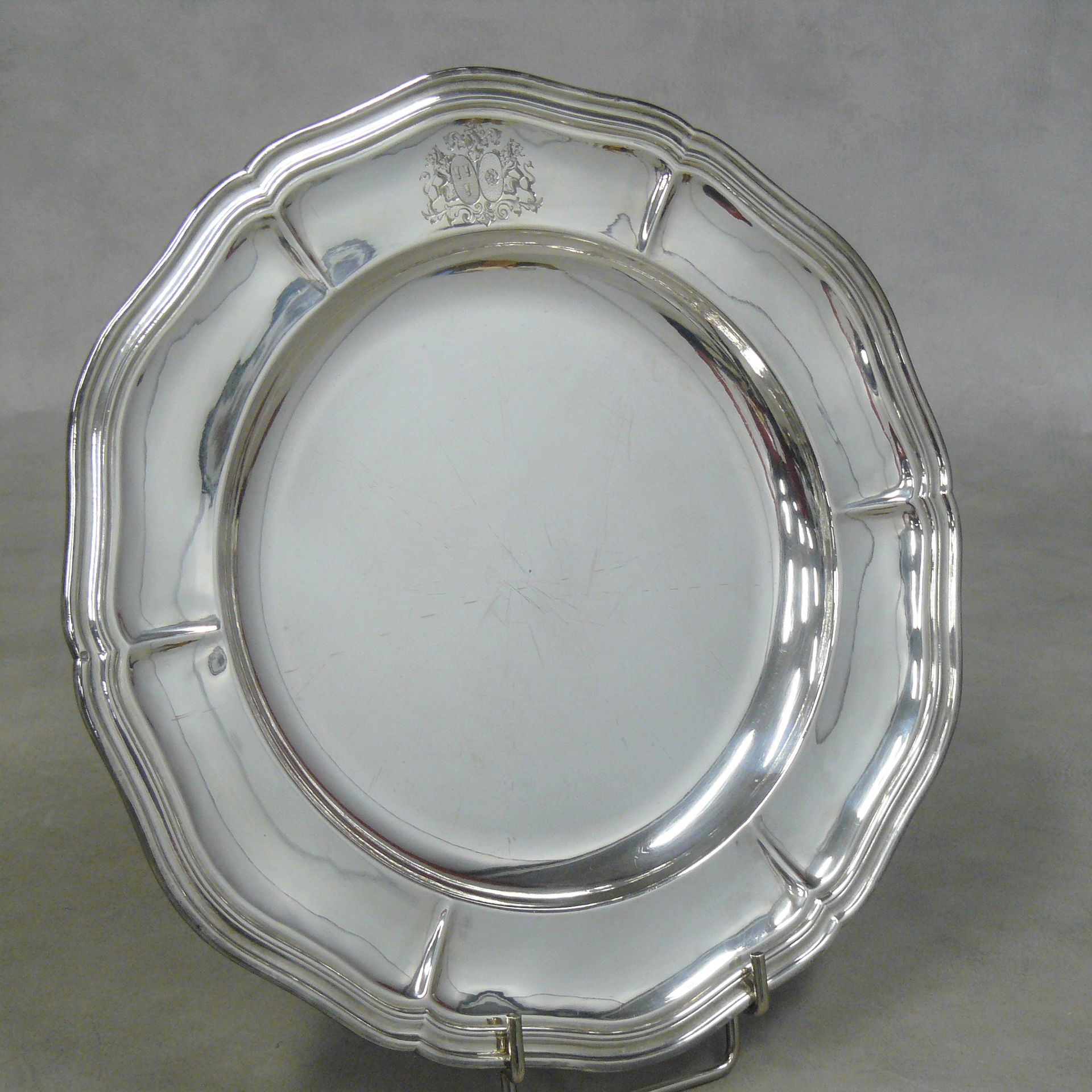 ODIOT 
Round silver dish (Minerva), Me Goldsmith Odiot in Paris n°5333, edges co&hellip;