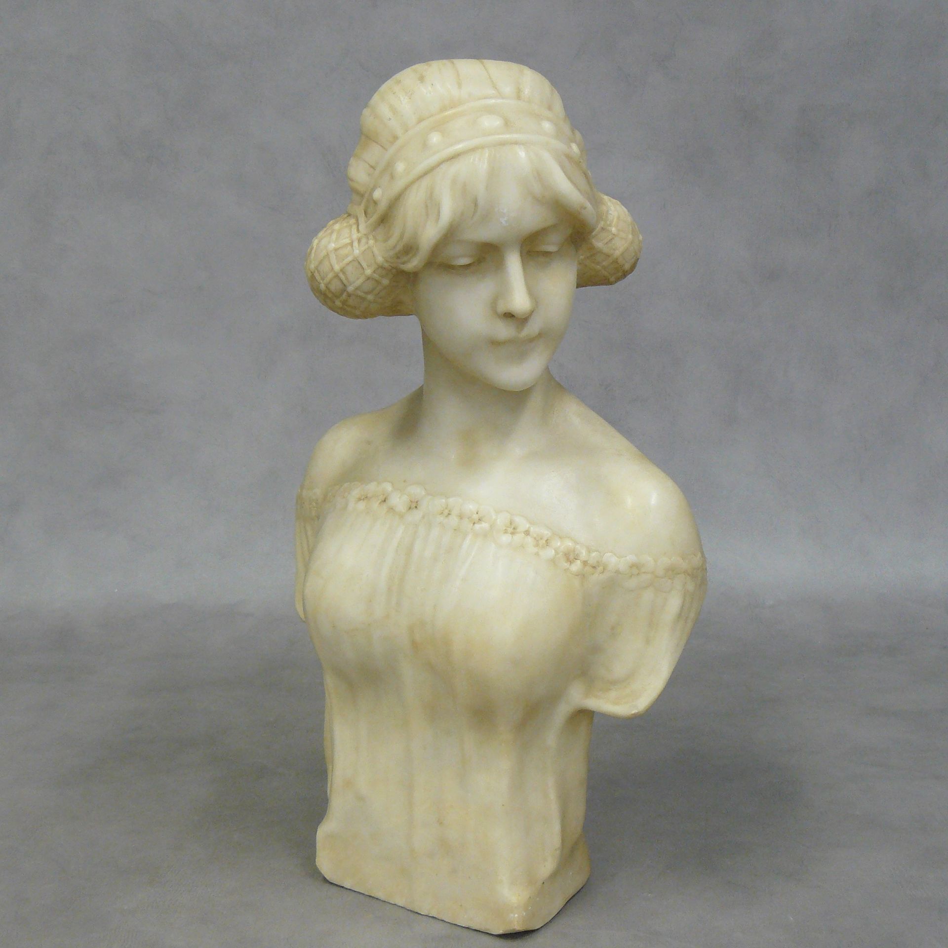 Simon MONTENAVE 
Simon MONTENAVE (circa 1900): Giovane donna in busto, scultura &hellip;
