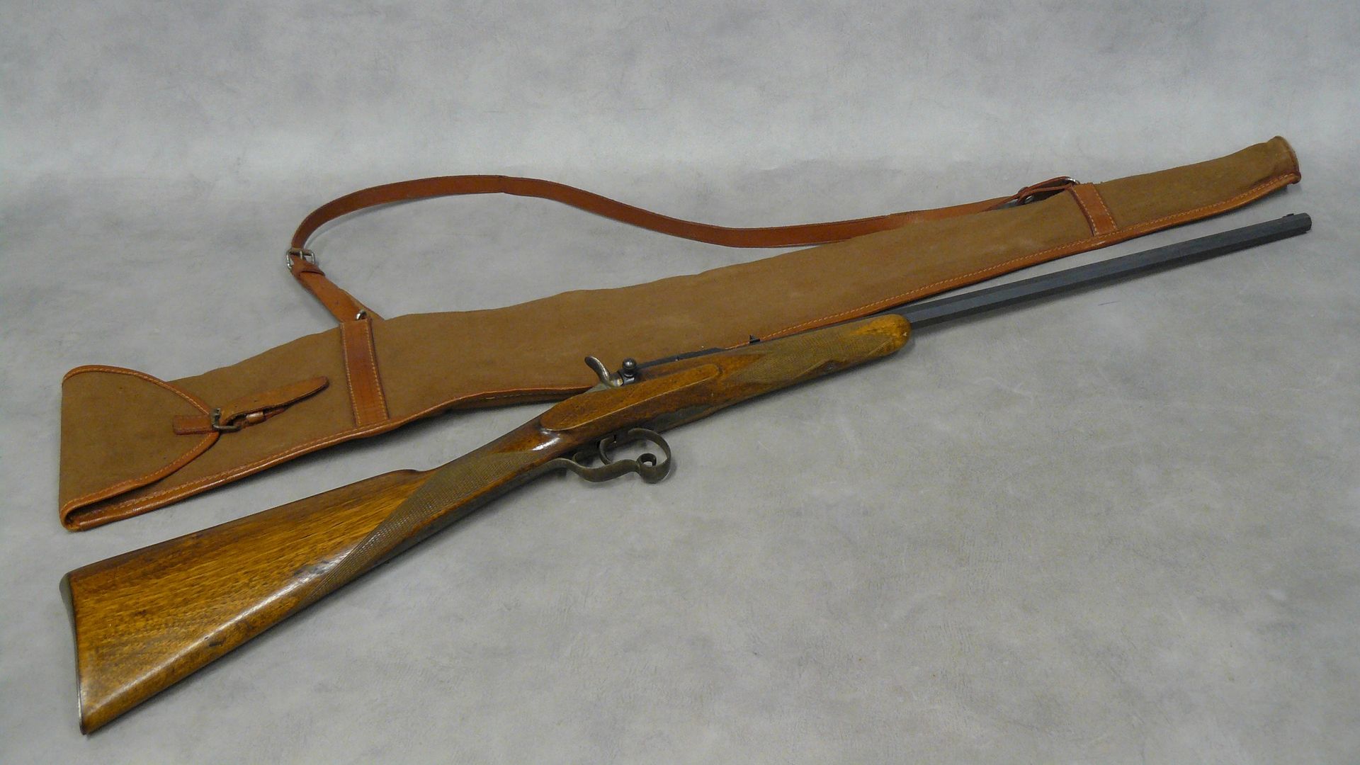 Null 一支Warnant系统步枪（比利时），口径6毫米，方形胡桃木枪托--长97厘米--氧化--D类（收藏）。