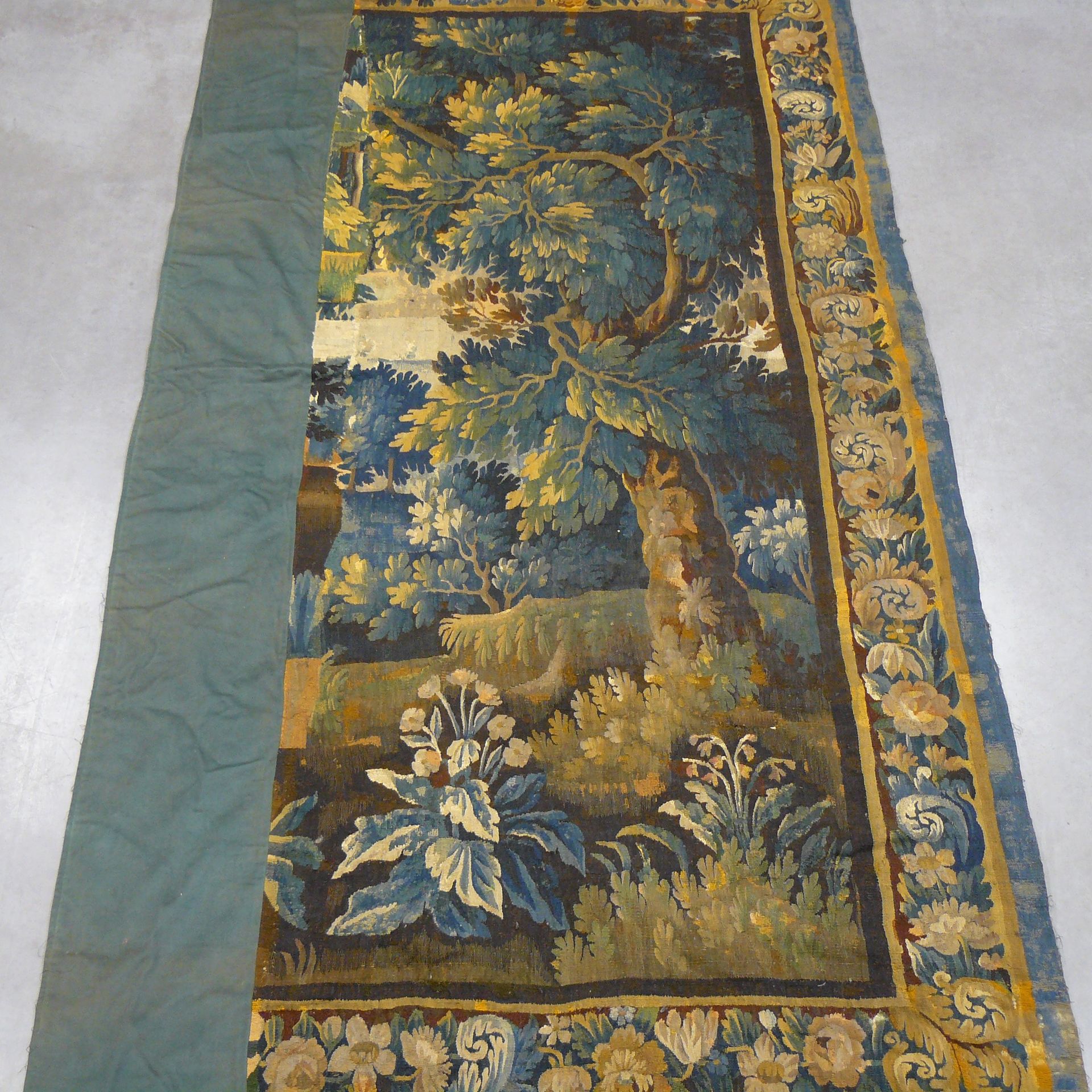 Null verdura: fragmento de tapiz de Aubusson del siglo XVIII - 285 x 150 cm (mot&hellip;
