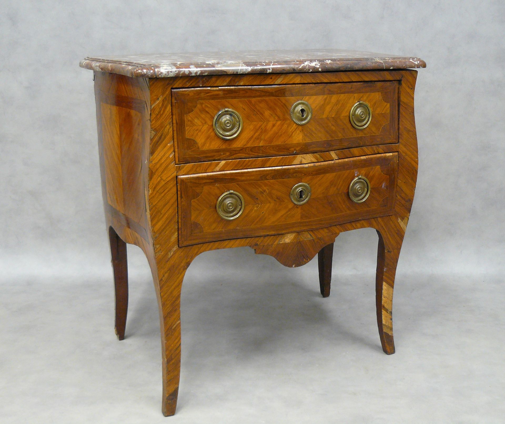 HOLTHAUSEN Jean Holthausen (Me in 1764) : small Louis XV curved chest of drawers&hellip;