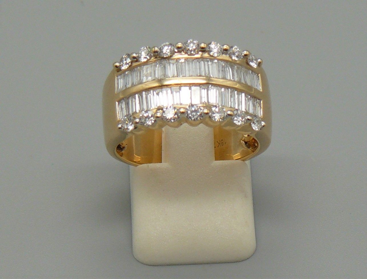 Null 镶嵌长方形和明亮式切割钻石的黄金戒指（鹰），重2.50克拉 - 8.30克