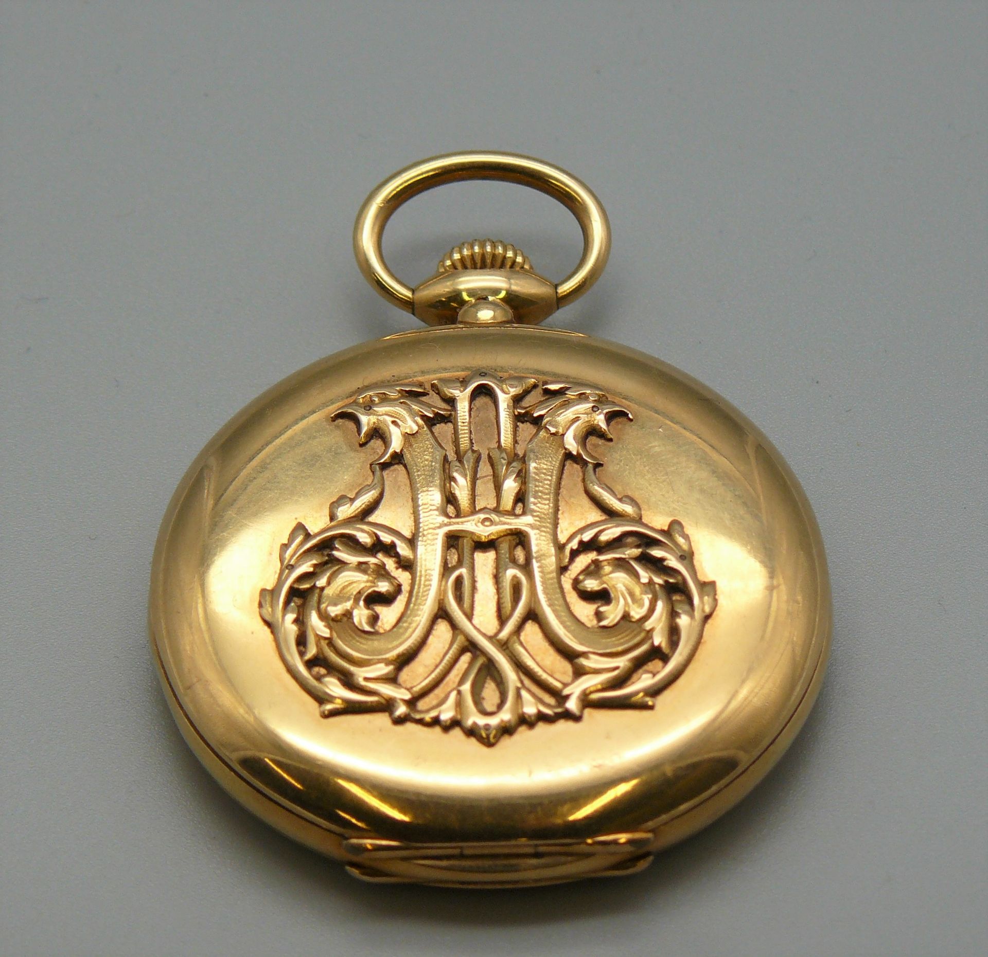 B. Poitevin & V. Lejeune L. Une montre de gousset en or, (hibou) à triple couver&hellip;