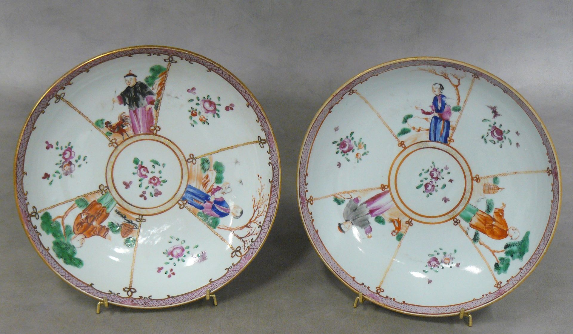 Null China : pair of polychrome and gold soup plates, decorated with characters &hellip;