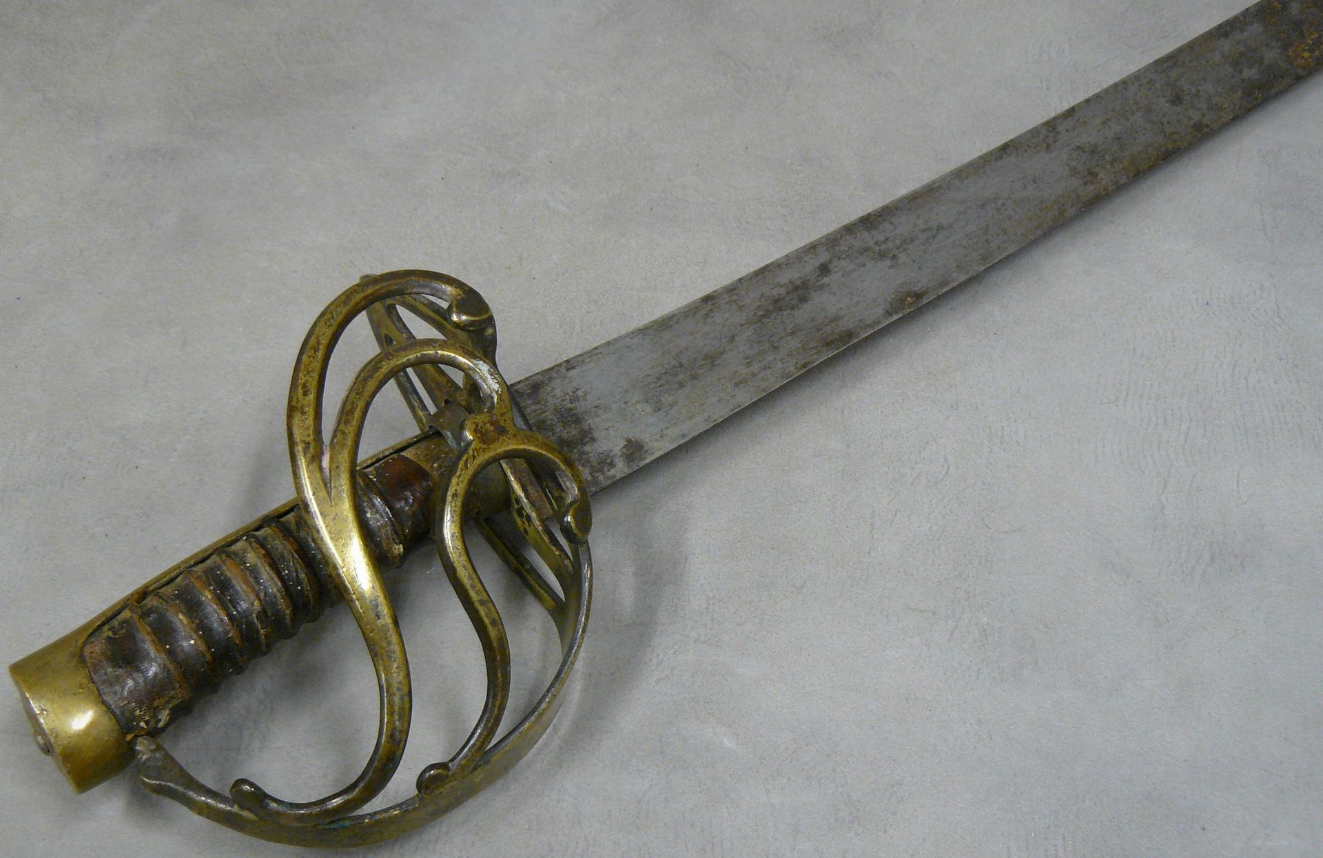 Null un sabre de mineur, époque Révolutionnaire - lame L 68 cm avec fortes oxyda&hellip;