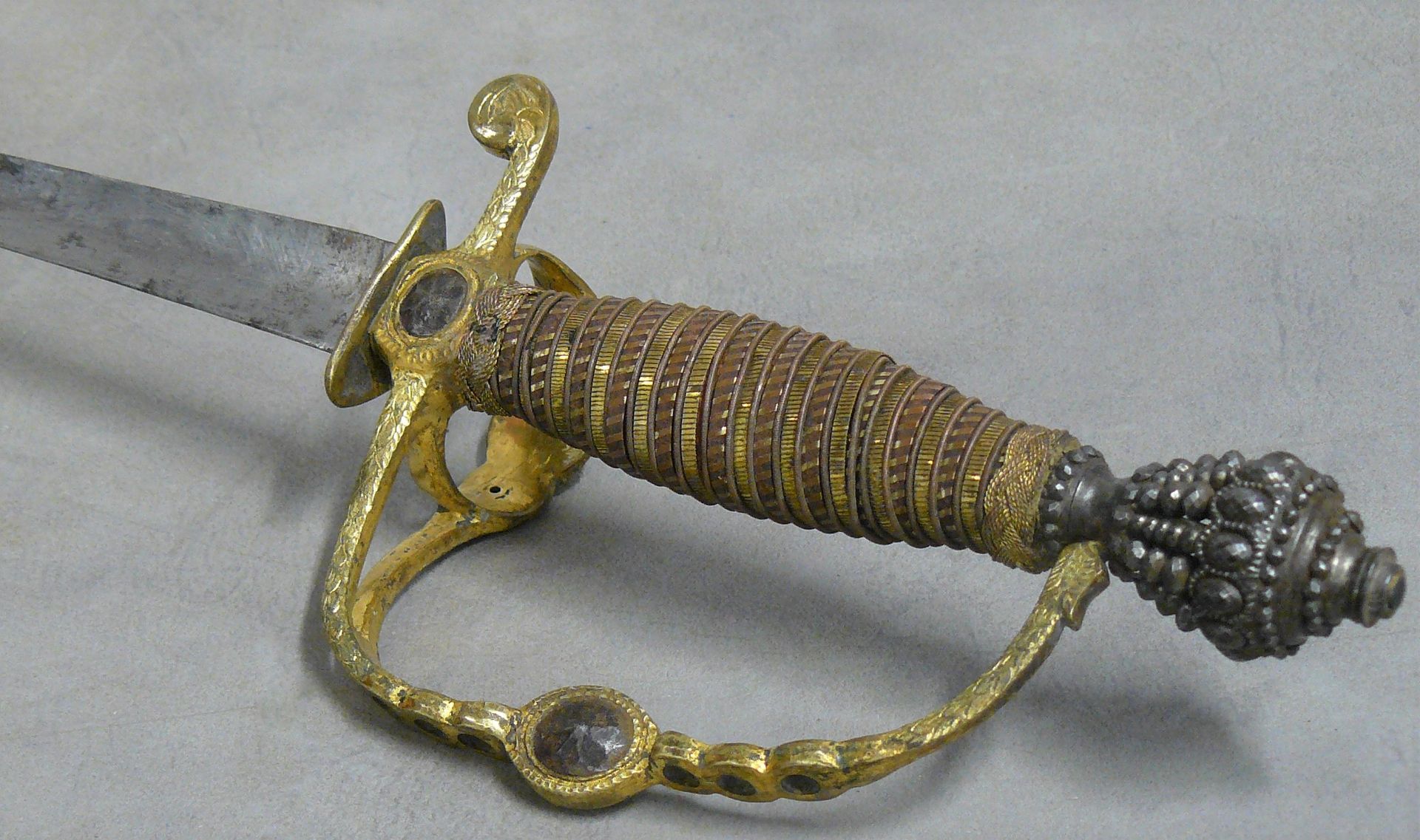 Null ein Hofschwert, dreieckige Klinge mit drei Kehlen, 76 cm ohne Markierung (O&hellip;