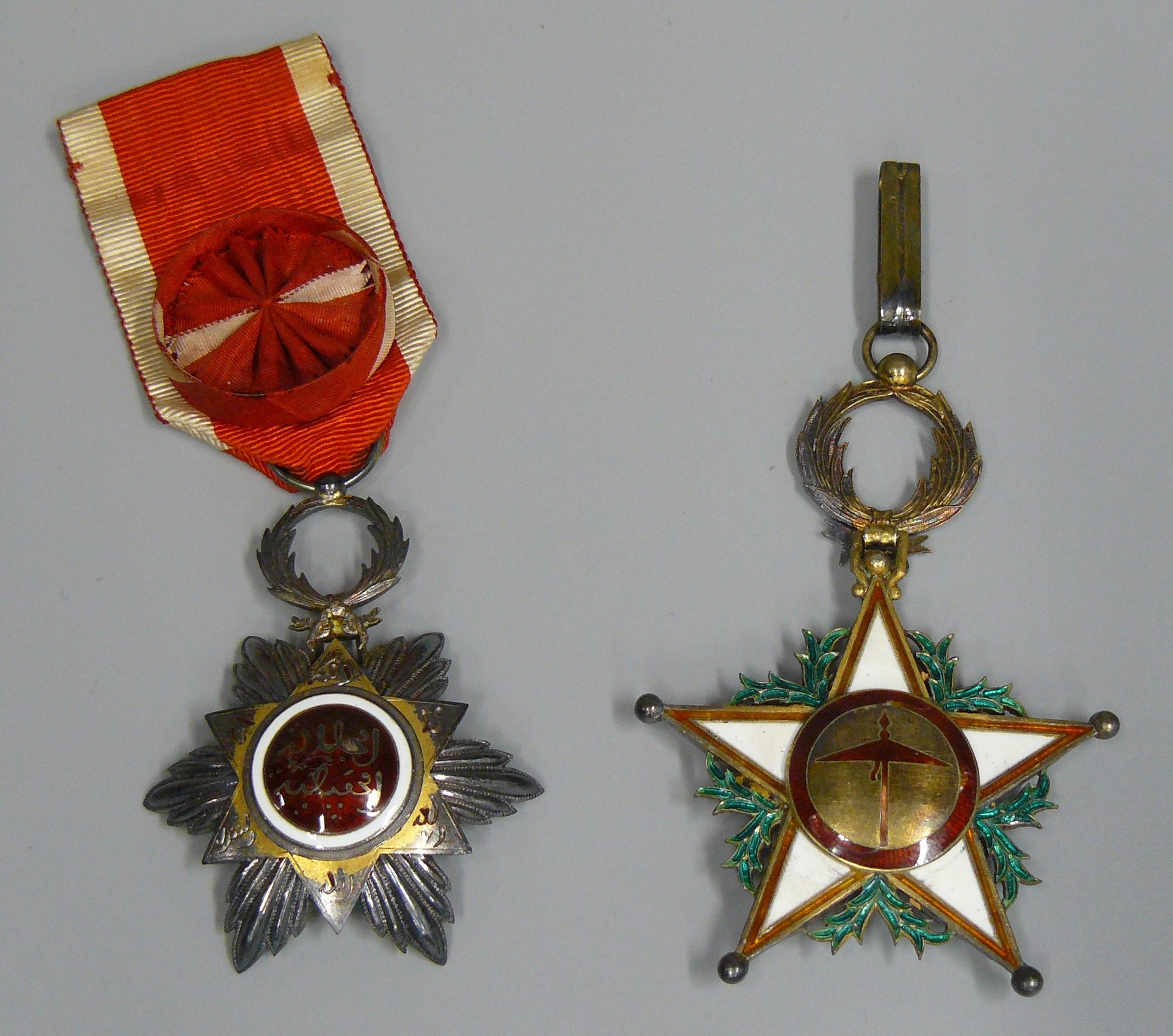 Null ein Satz von zwei Medaillen des Ouissam-Ordens - Marokko