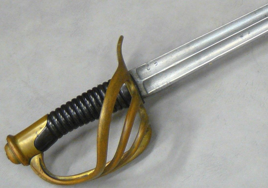 Null un sabre modèle 1822 à lame droite Dragons, (utilisé aussi par les Cuirassi&hellip;