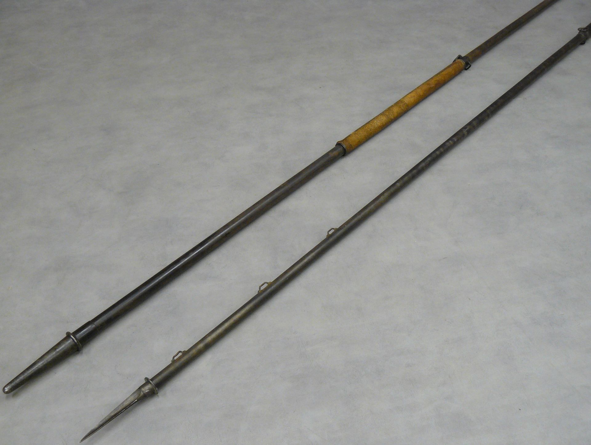 Null 一套两支1812年的波兰长矛，其中一支带有旗帜附件 - 297厘米