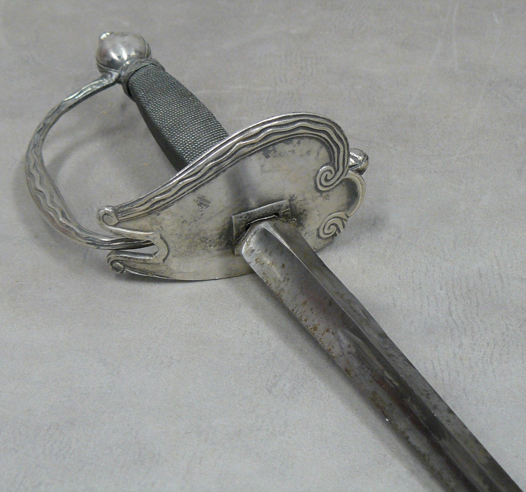 Null une épée style uniforme début 19ème, lame à trois gorges - L 79 cm (acciden&hellip;