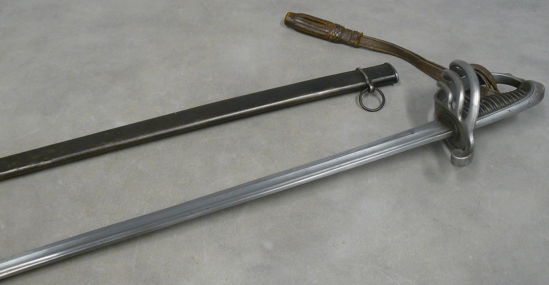 Null un sabre d' officier d'infanterie modèle 1882, monture à cinq branches, cal&hellip;