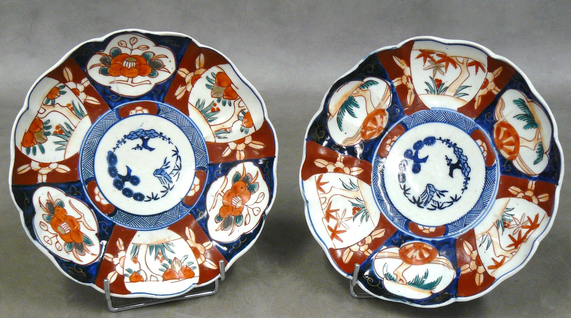 Null Japón: dos platos lobulados de porcelana Imari - Ø 21,5 cm