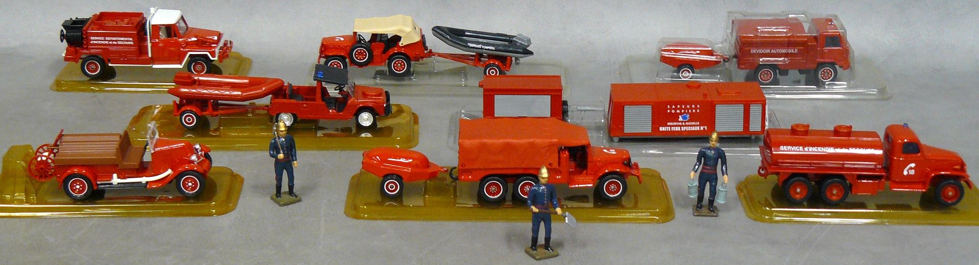 Null un conjunto de ocho vehículos de camión de bomberos Solido en su caja blíst&hellip;