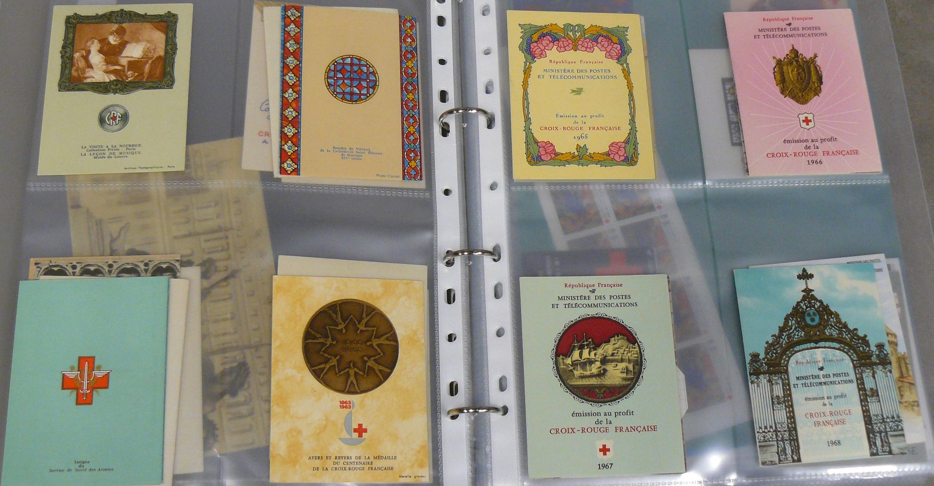 Null collection complète de carnets Croix-Rouge de 1952 à 1992 + quelques carnet&hellip;
