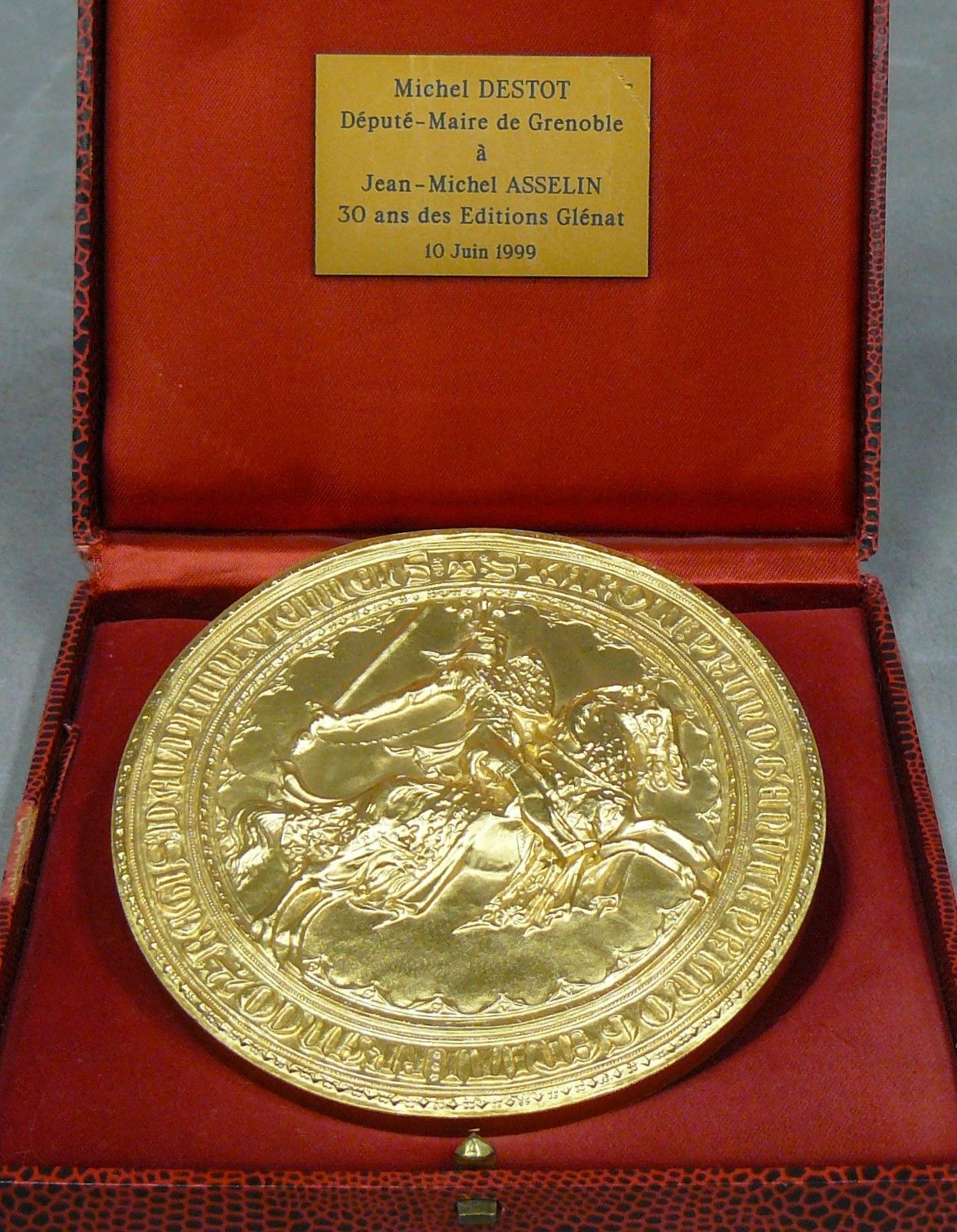 Null belle médaille du Dauphiné - Offerte par Mr Michel Destot, maire de Grenobl&hellip;