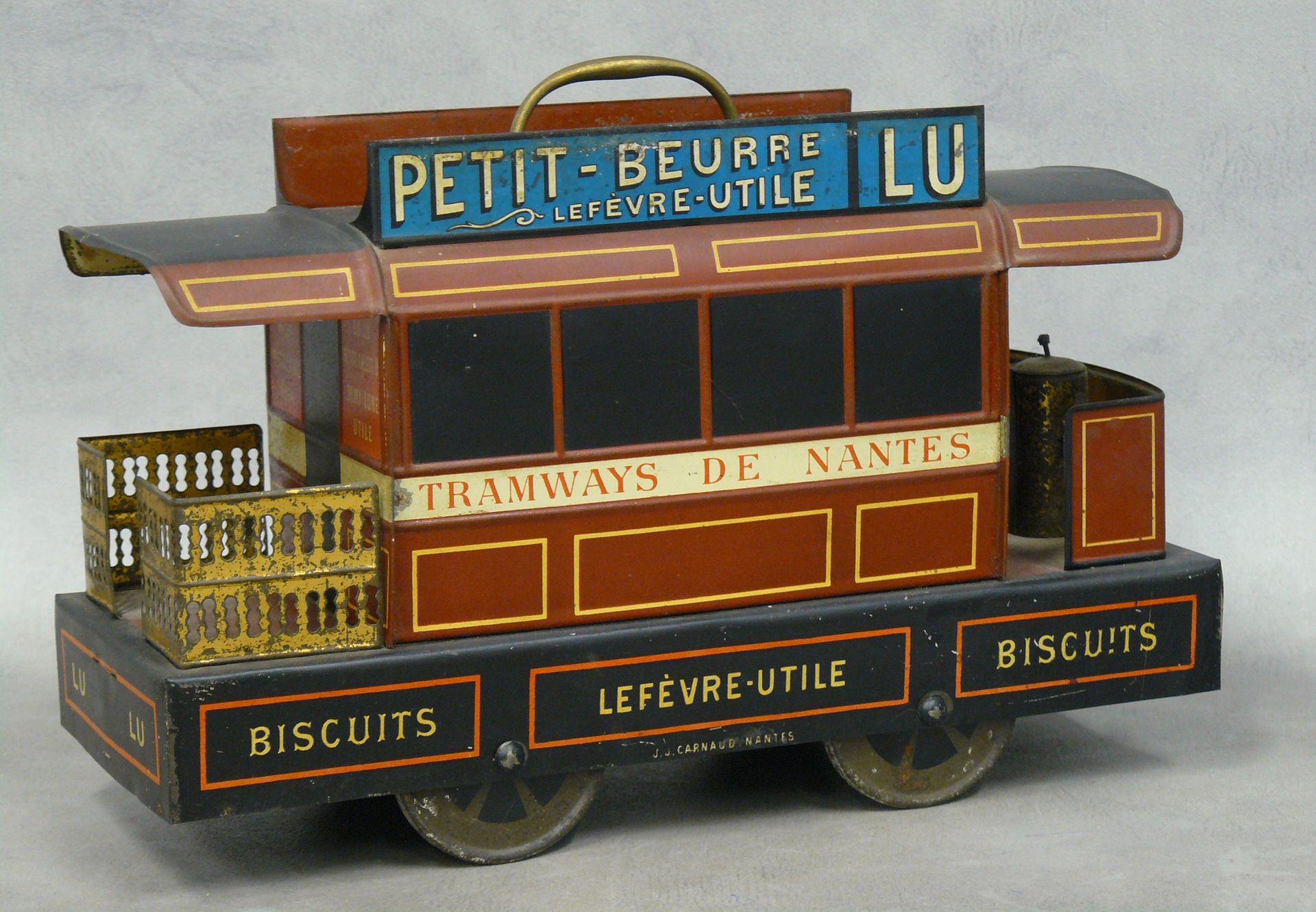 Null a Petit Beurre Lu tramway-shaped cookie tin, in polychrome sheet metal sign&hellip;
