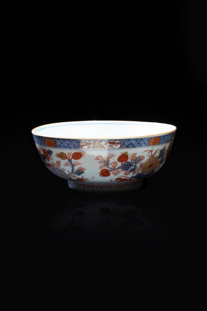 CIOTOLA POT
伊玛瑞图案瓷碗，中国，清朝，18/19世纪
高厘米10.5x26