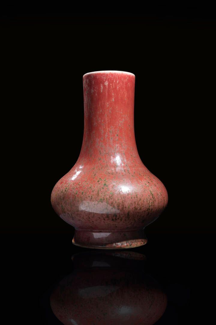 VASO VASE
Vase en porcelaine Peach Bloom, Chine, dynastie Qing, 19e s.
H cm 31
D&hellip;