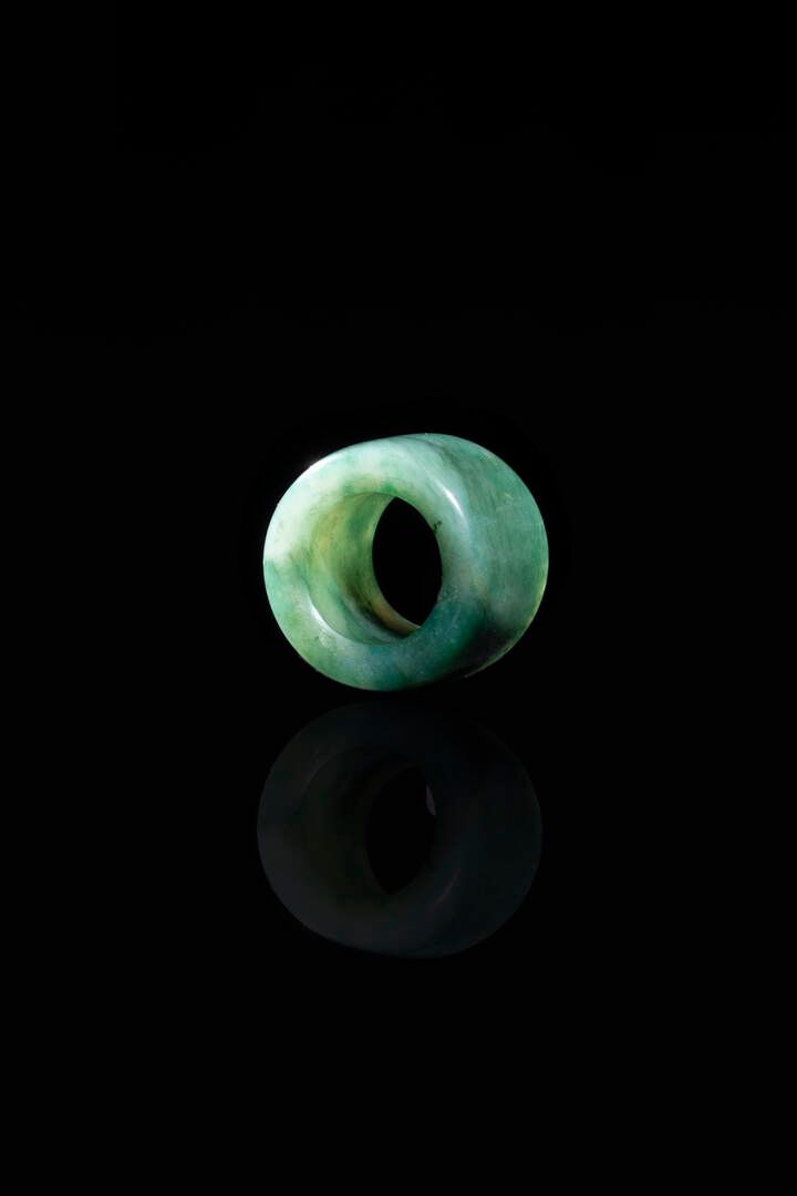 ANELLO 戒指
菠菜玉弓箭手戒指，中国，民国时期，20世纪。
H cm 2,5
直径3.5厘米